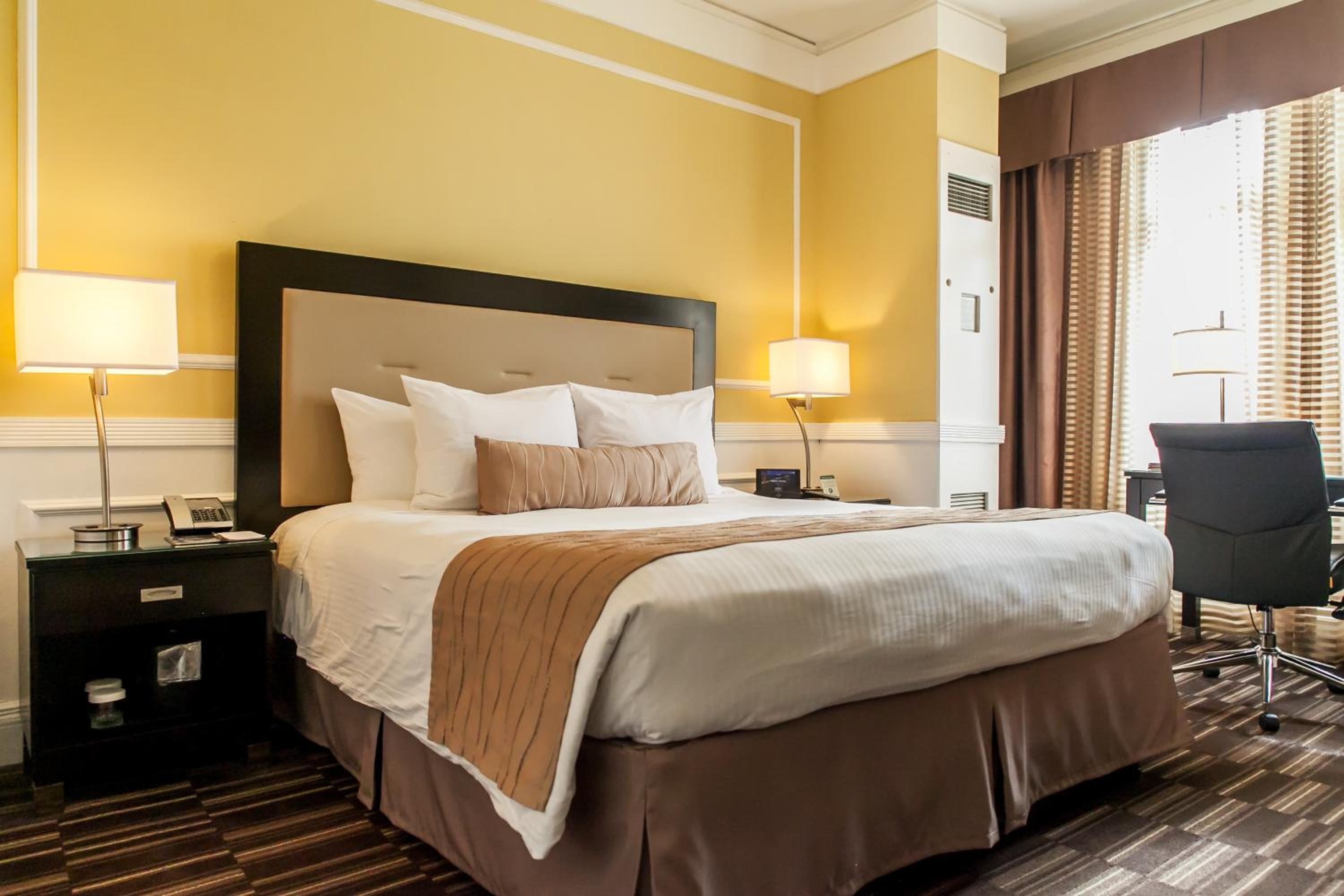 Deluxe King Room - Photo 1