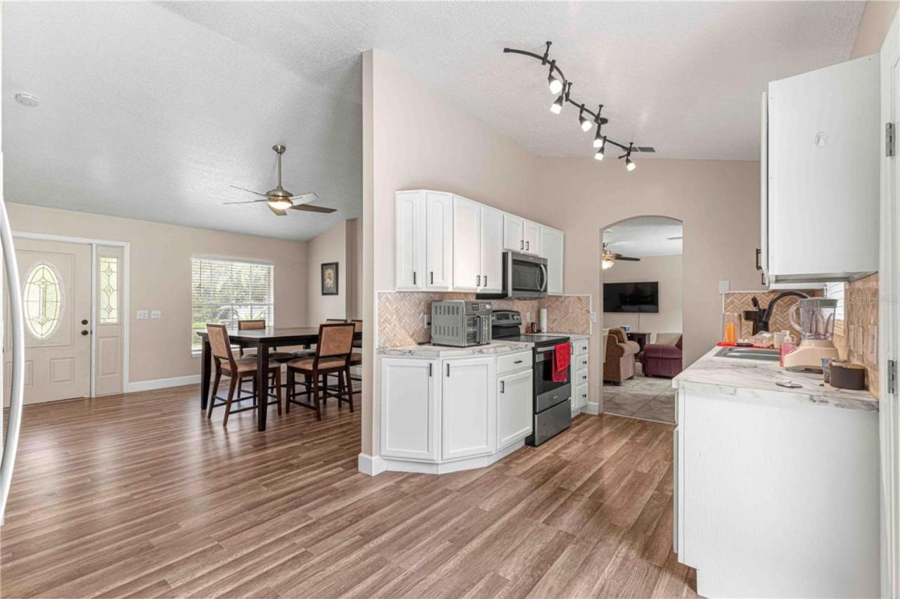 Three-Bedroom House photo 3