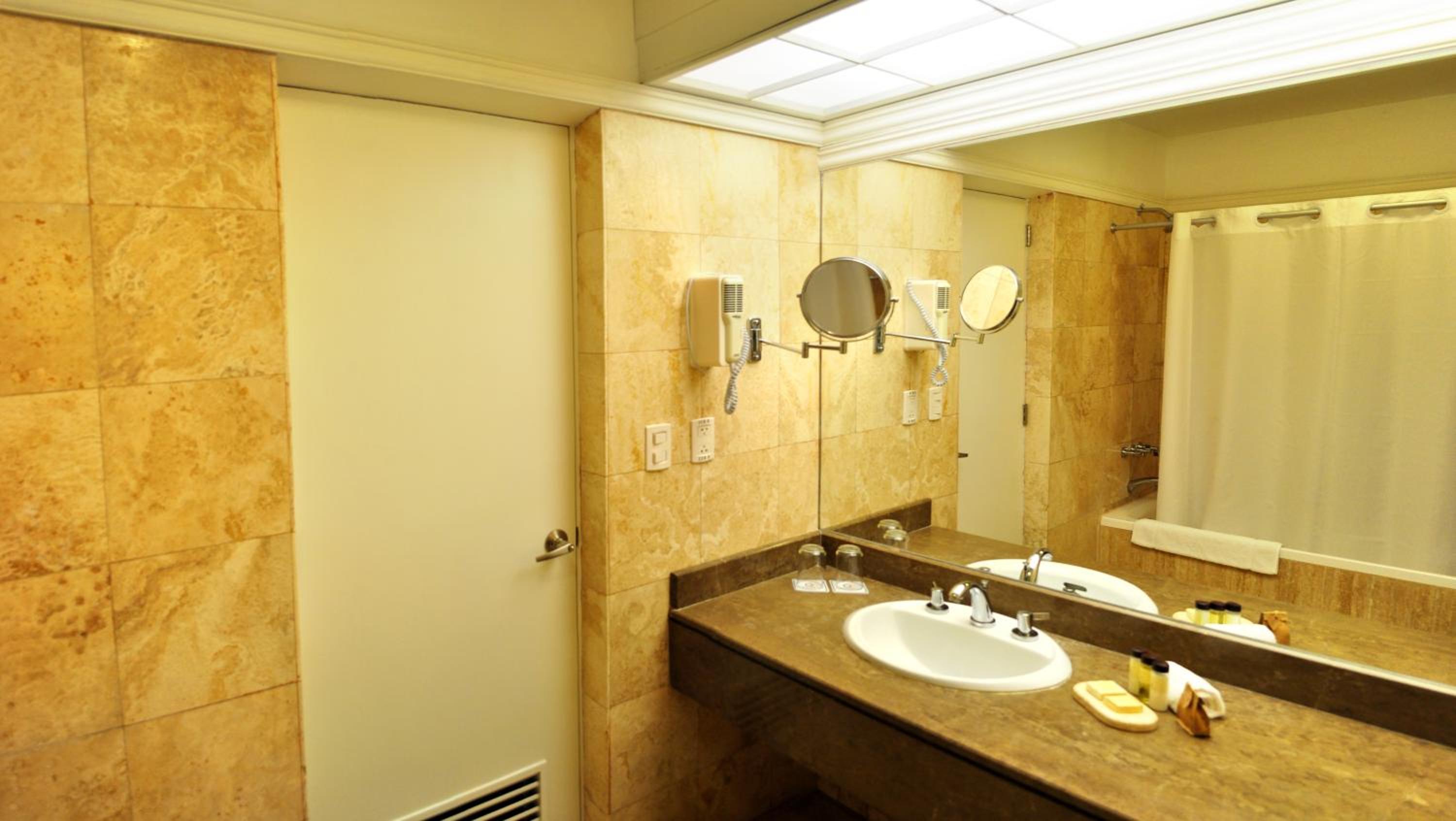 Standard Twin Room - Photo 7