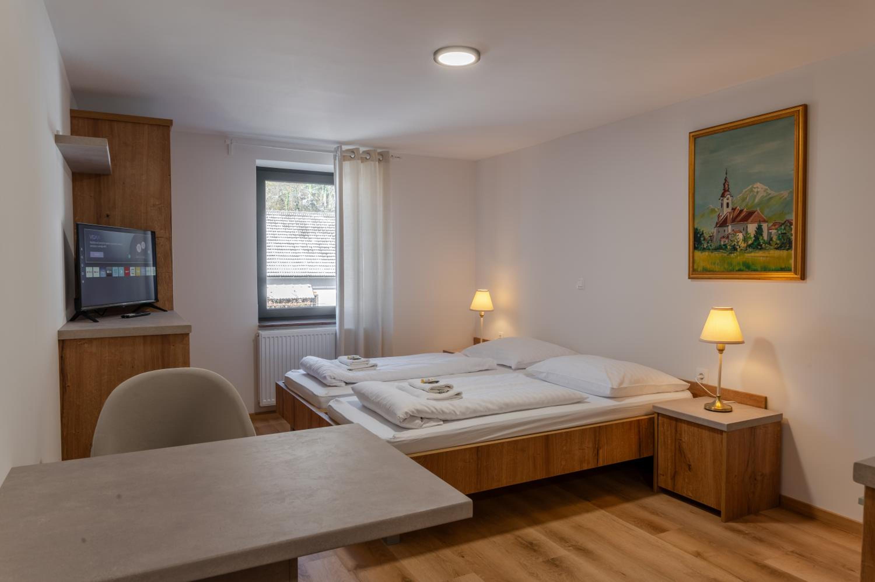 One-Bedroom Apartment photo 1