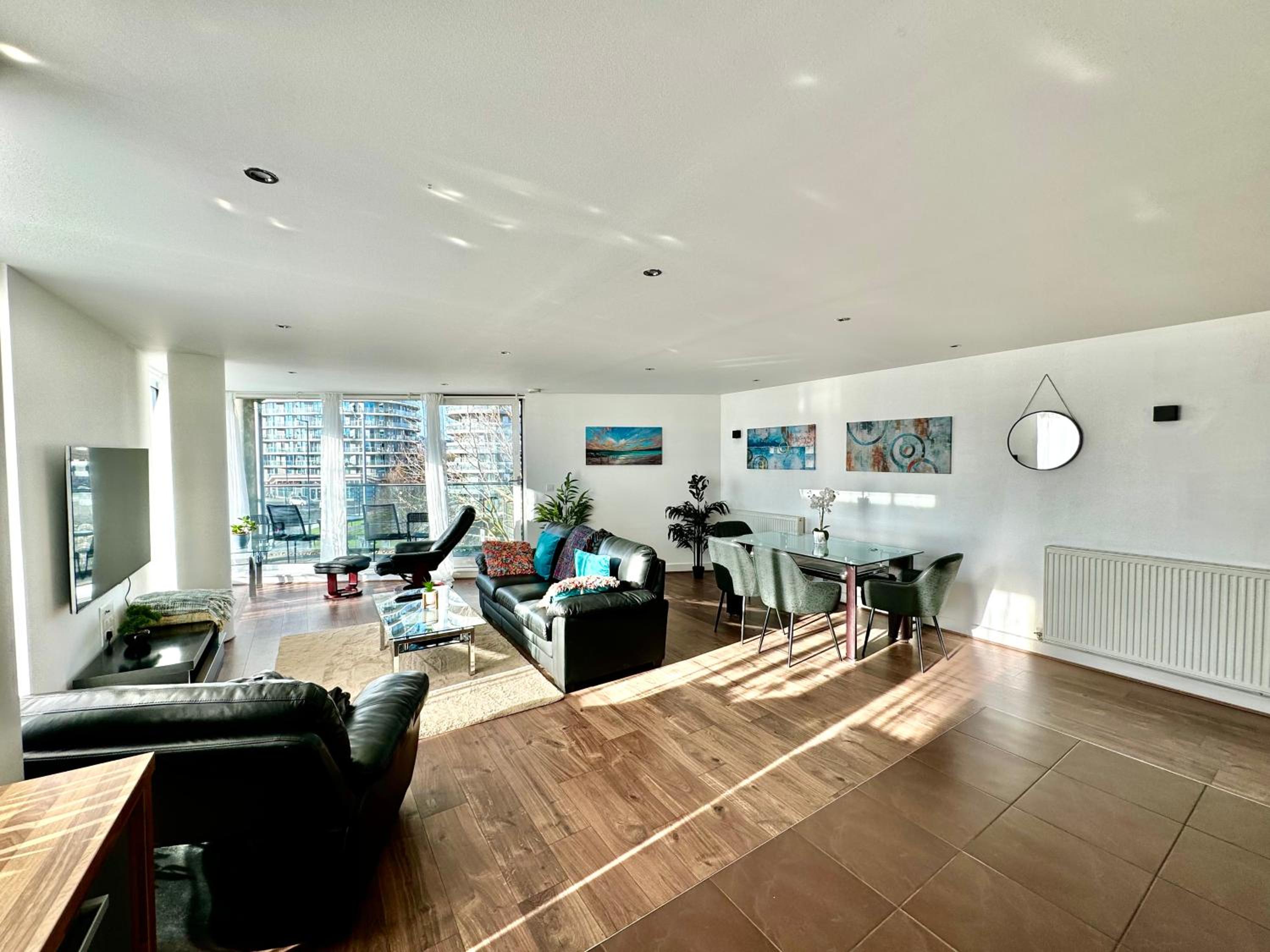 Three-Bedroom Apartment photo 1