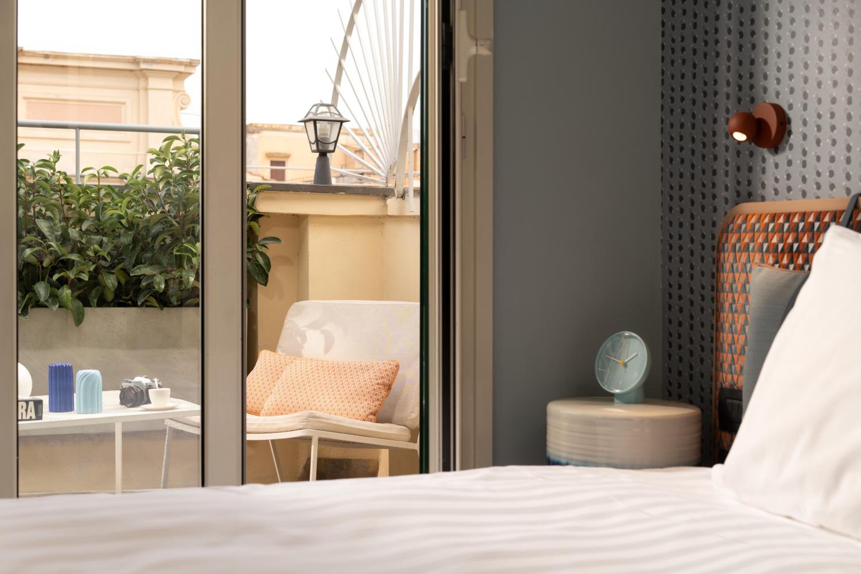 Deluxe Double Room with Balcony photo 2