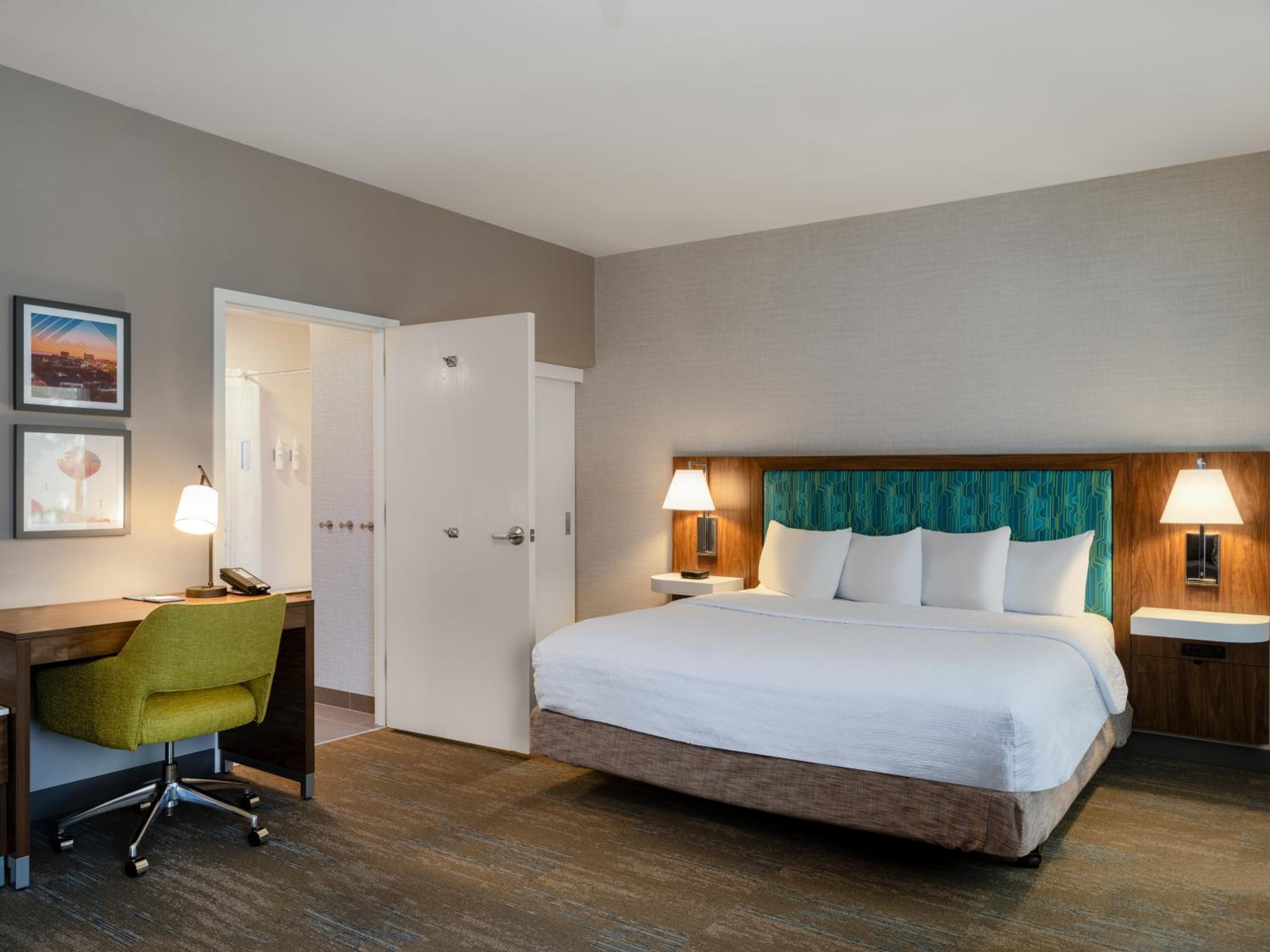 King Room with Roll-In Shower - Mobility/Hearing Accessible - Photo 2
