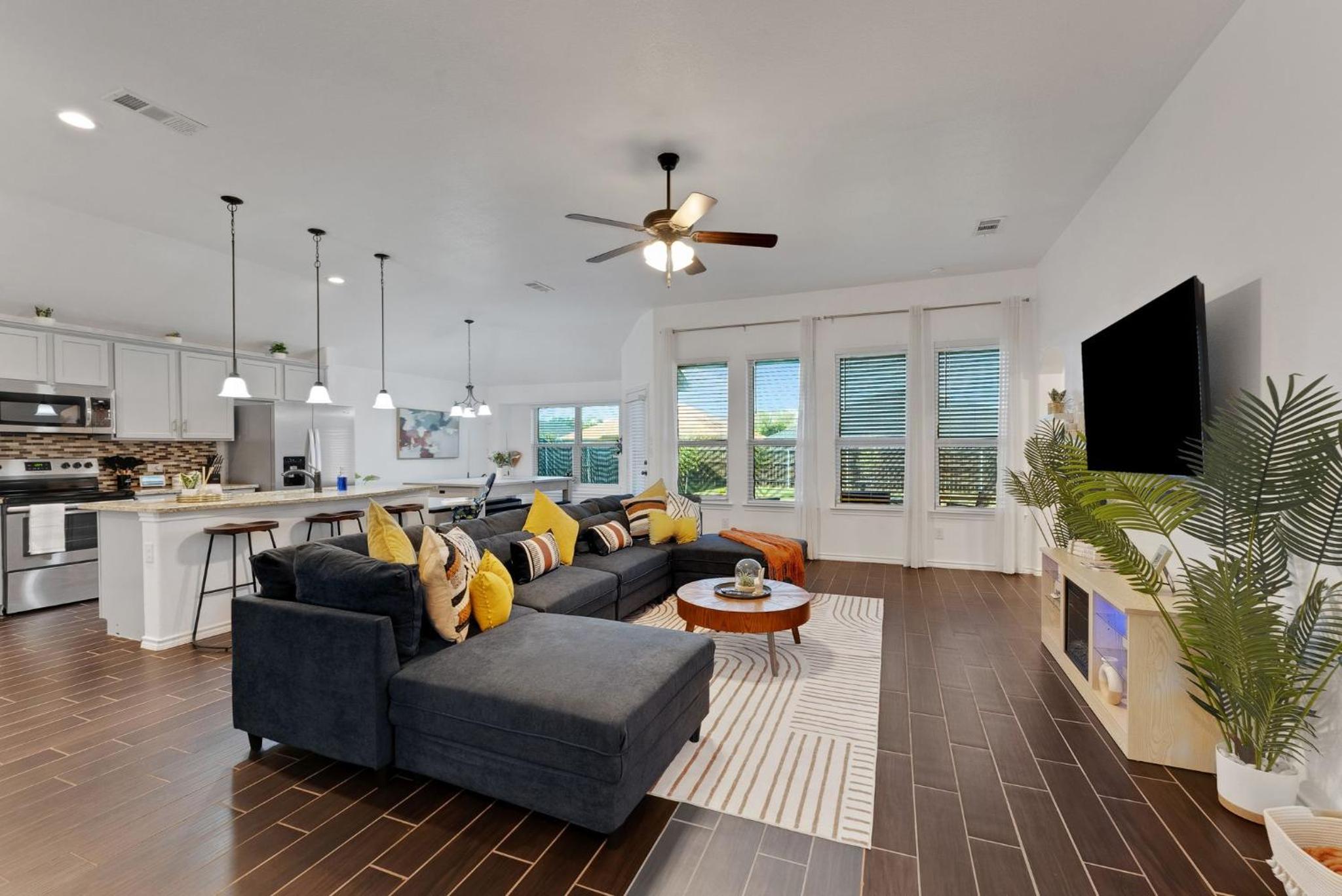 Four-Bedroom House photo 2