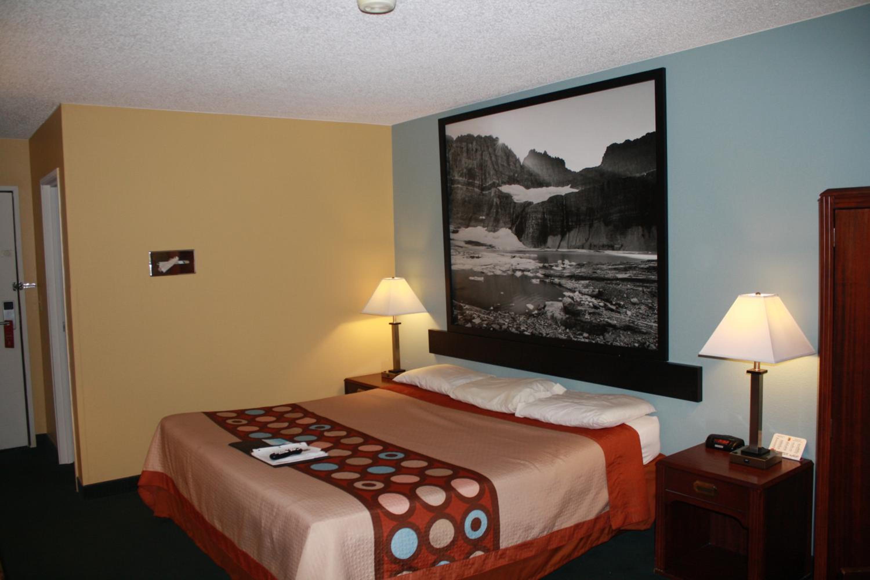 Queen Room - Mobility Access/Non-Smoking - Photo 7