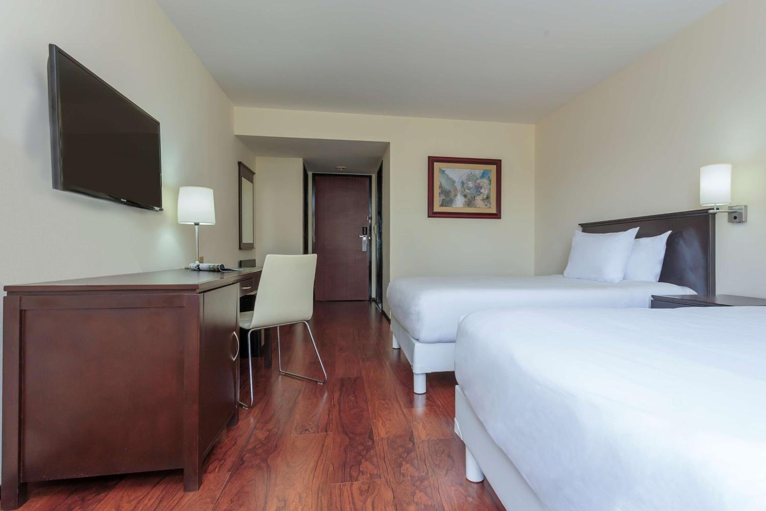 Standard Double Room - Photo 12
