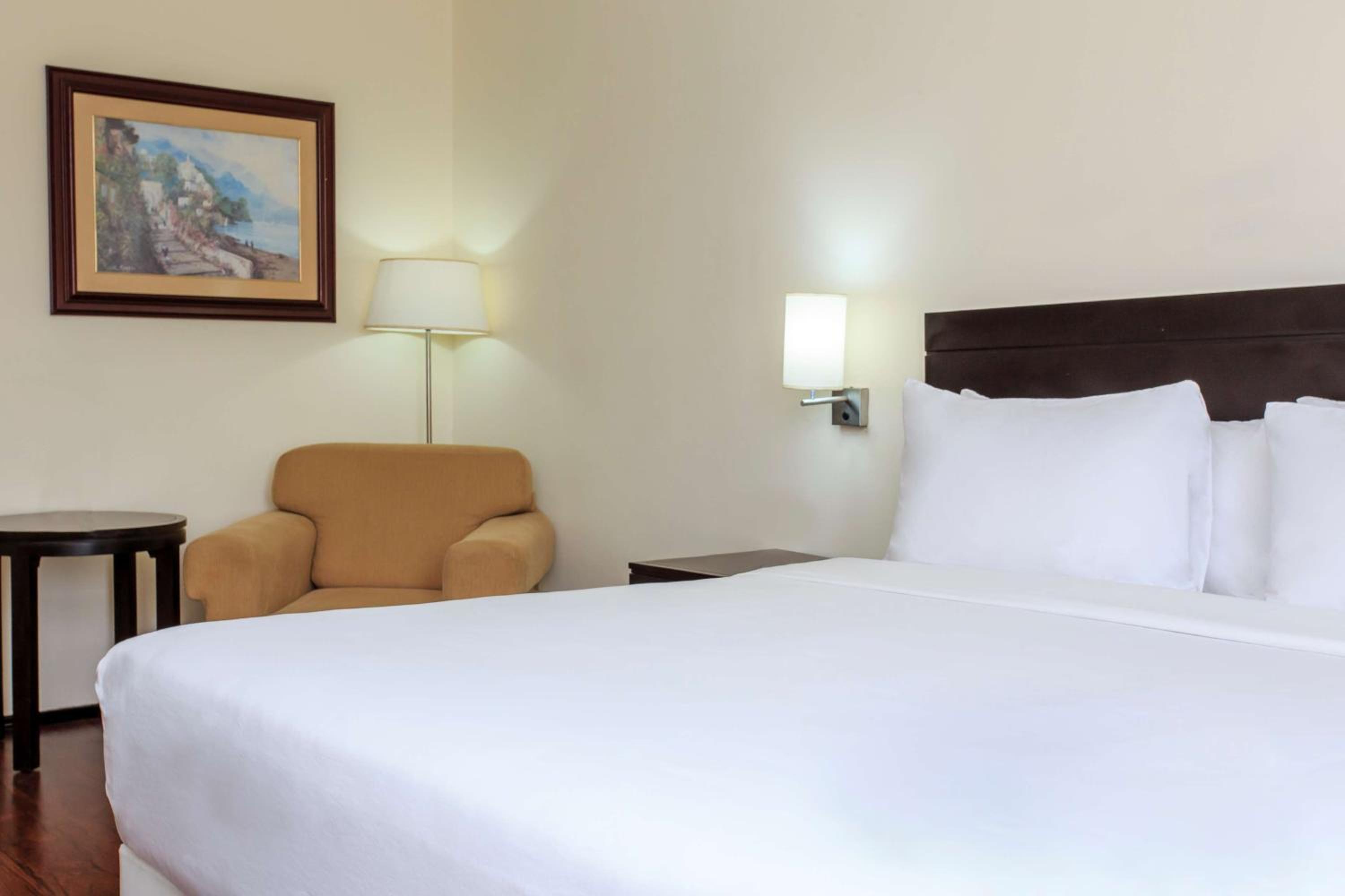Standard Double Room - Photo 11