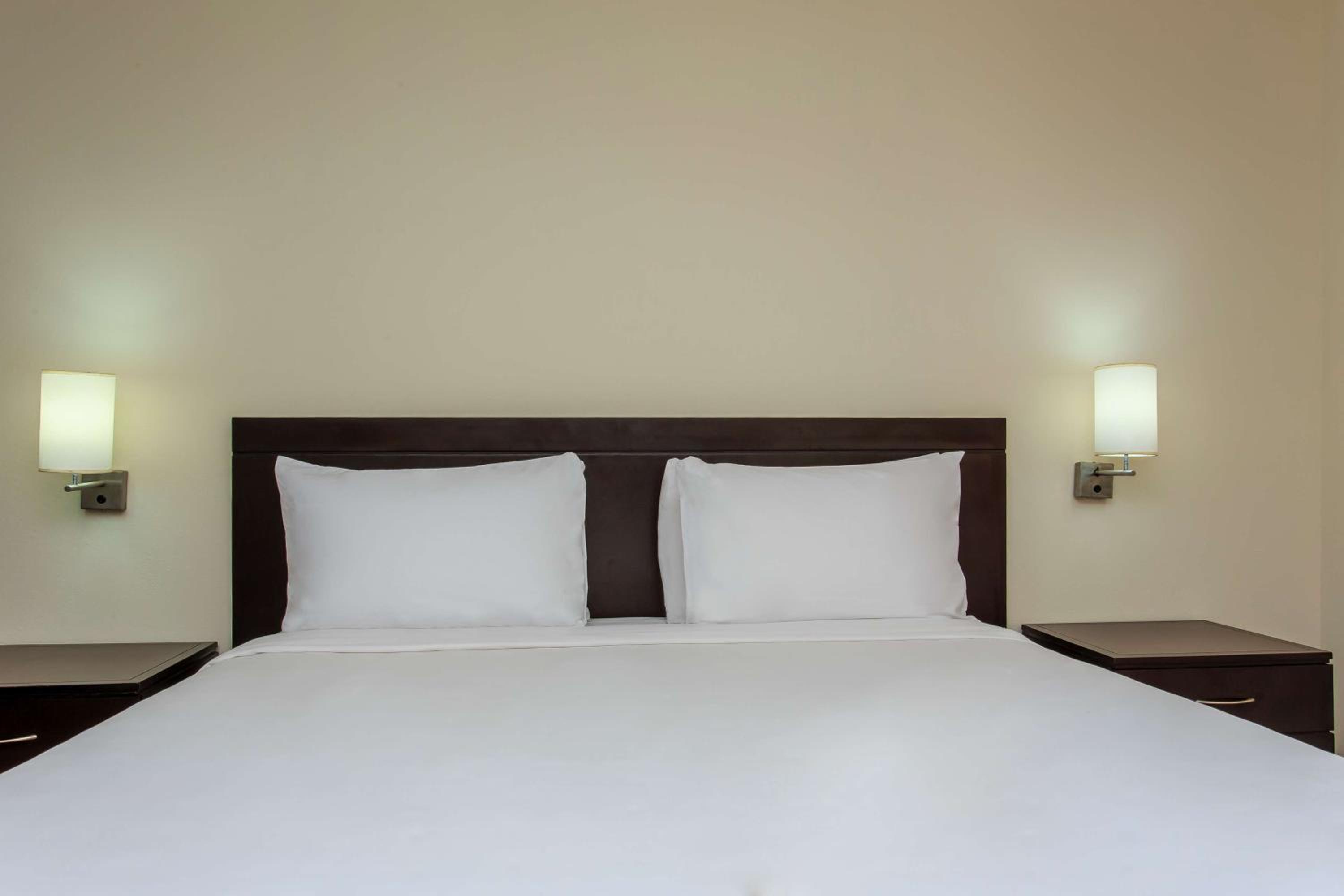 Standard Double Room - Photo 9