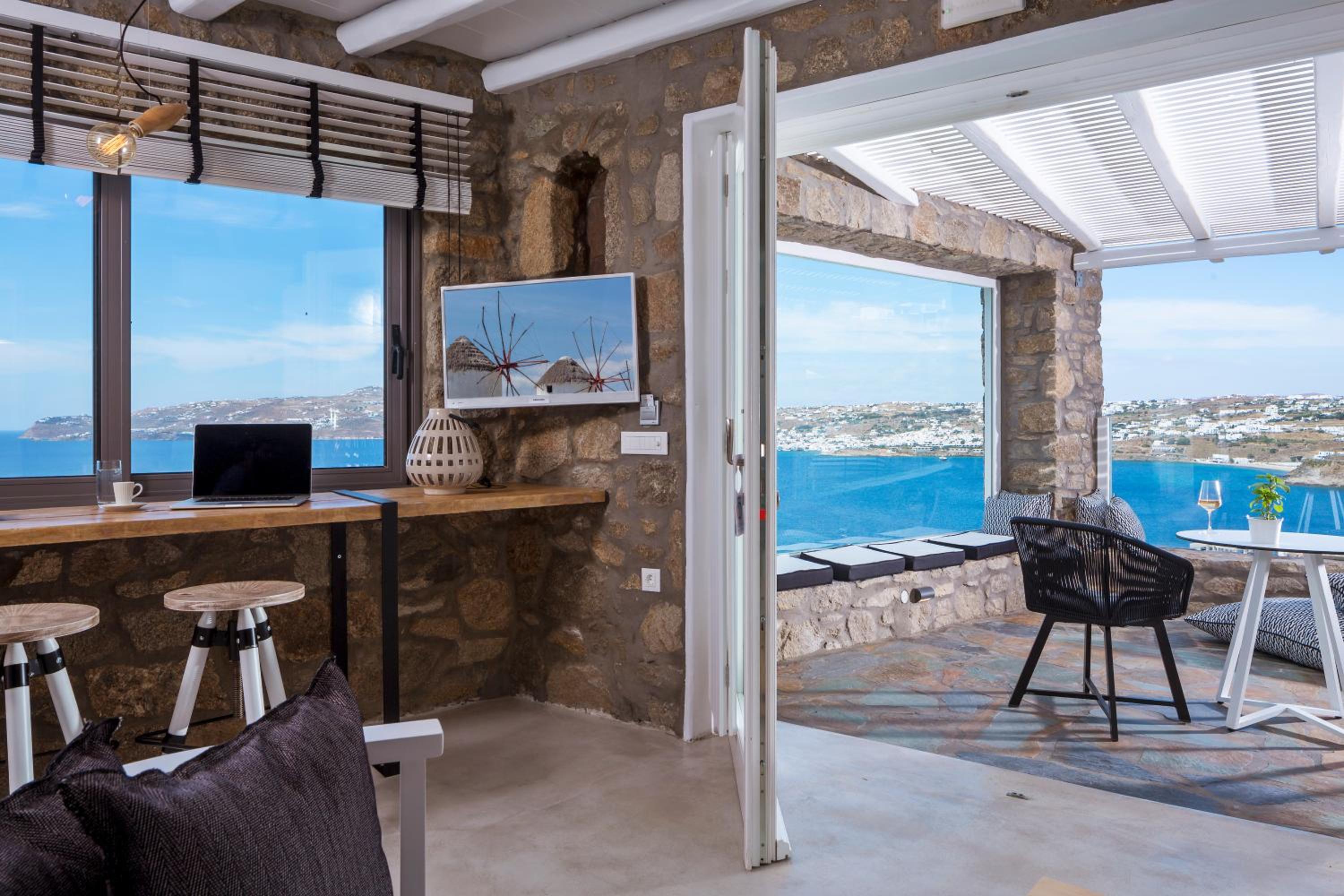 Corner Suite with Sea View with Sharing Pool - Photo 2