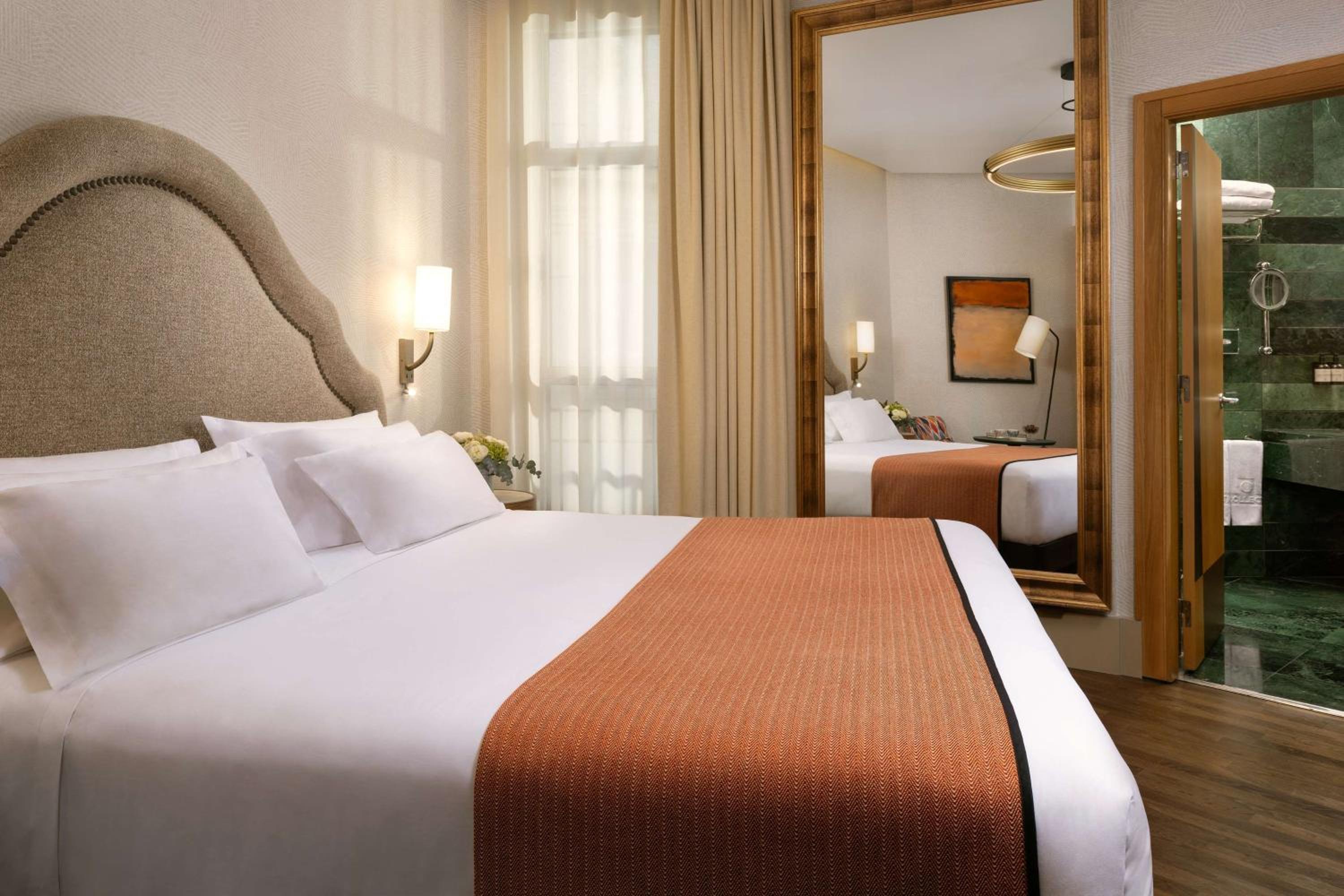 Superior Room with Courtyard View