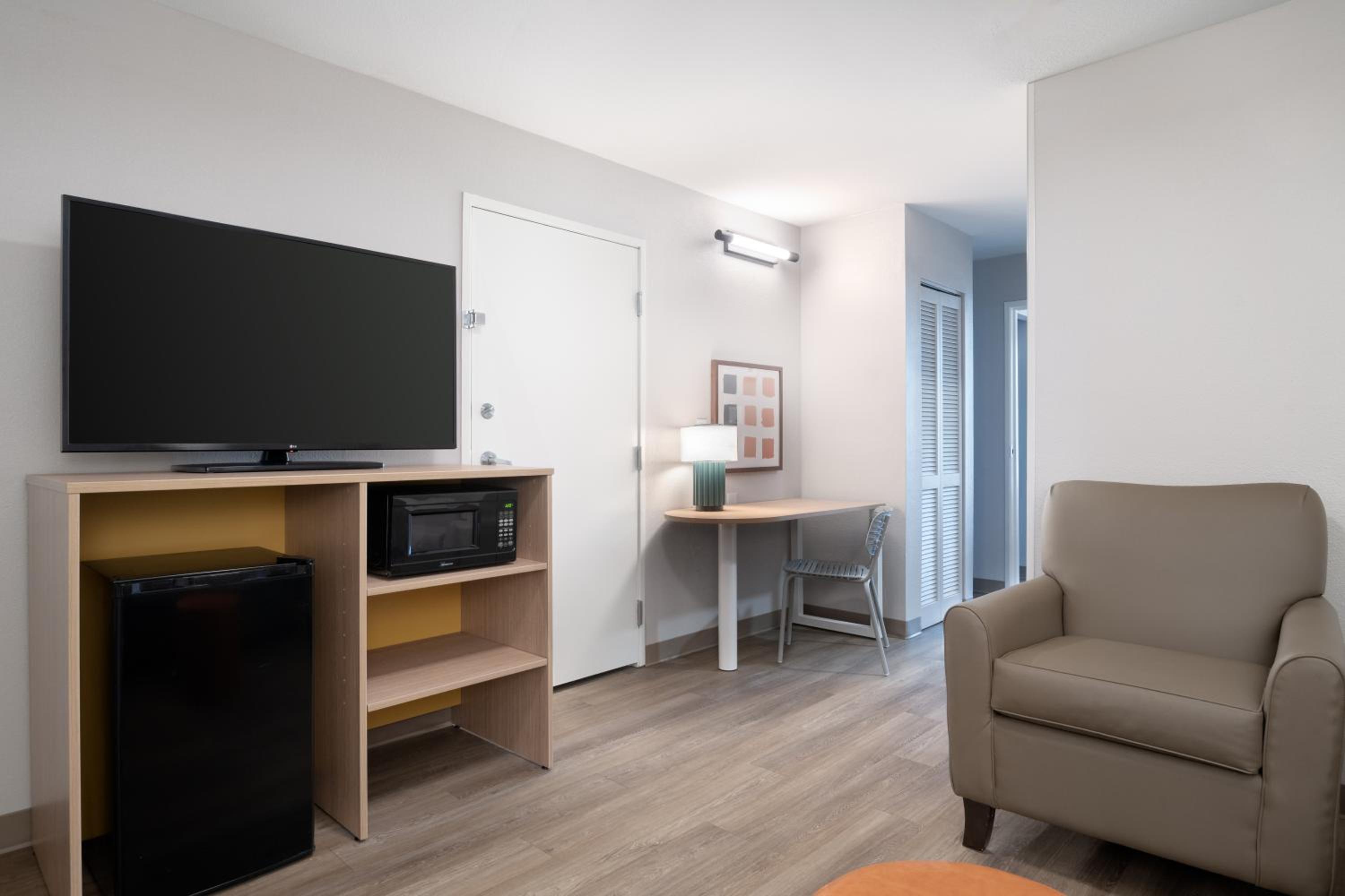 One-Bedroom King Suite with Sofa Bed - Photo 3