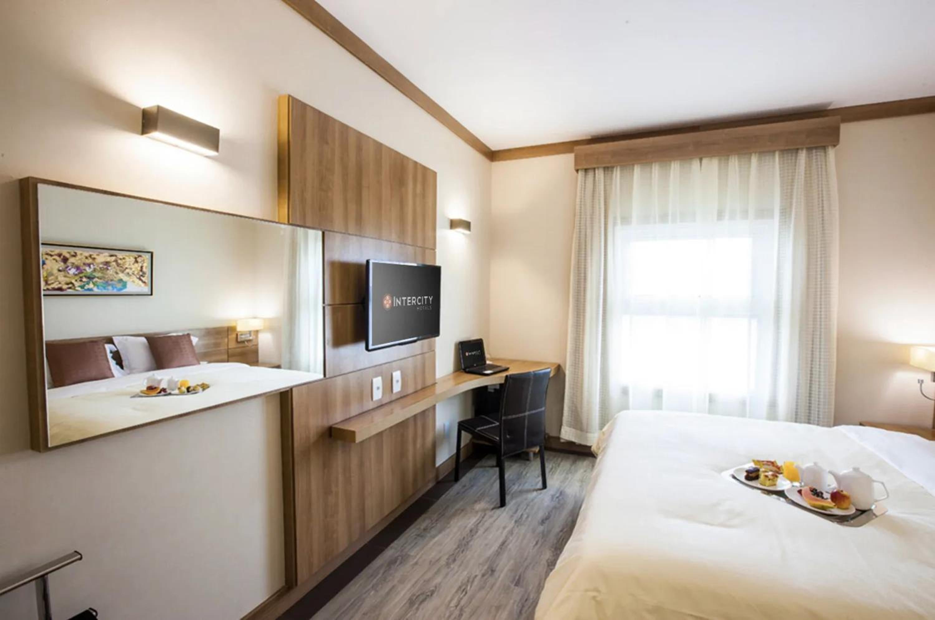 Luxury Double - 1 Queen Bed photo 2