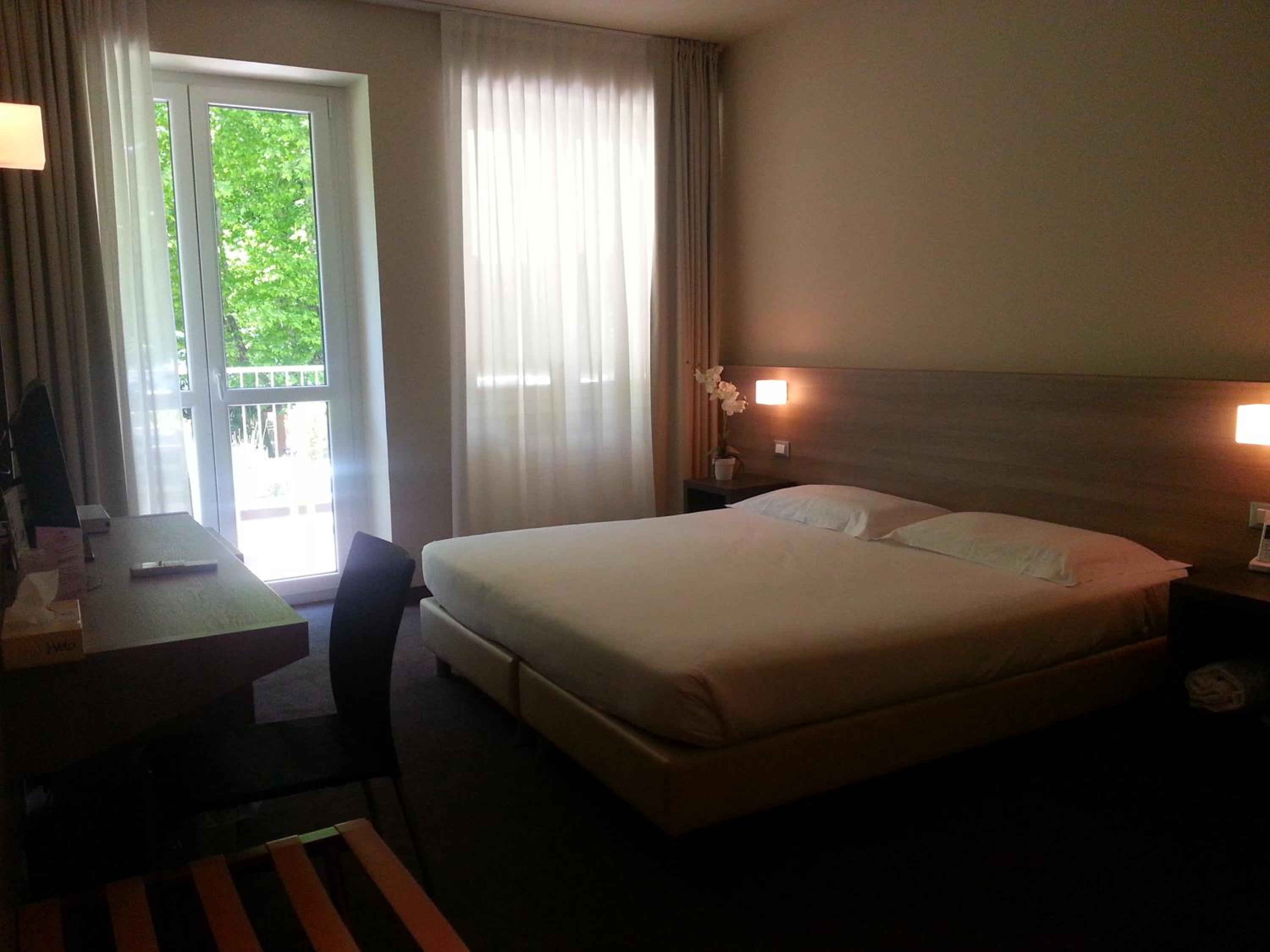 Double or Twin Room with Balcony - Photo 5