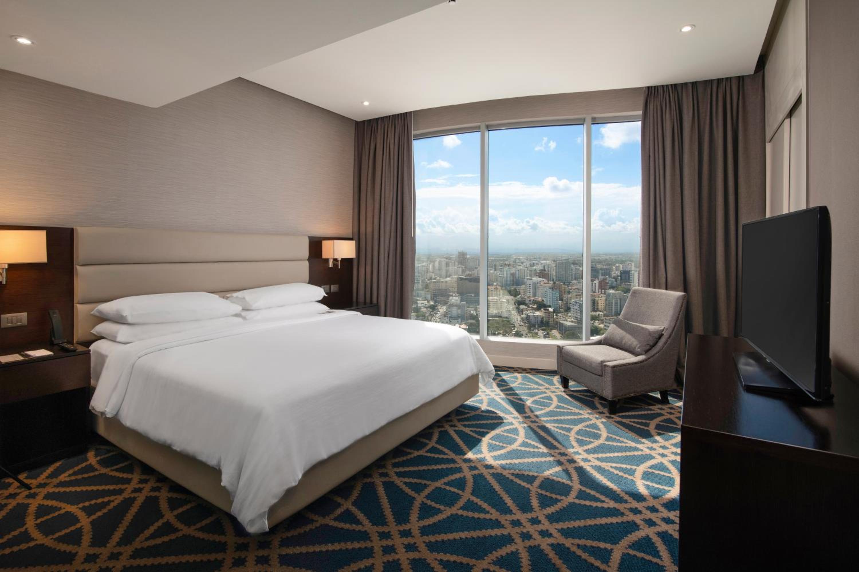 One-Bedroom Corner King Suite with City Views