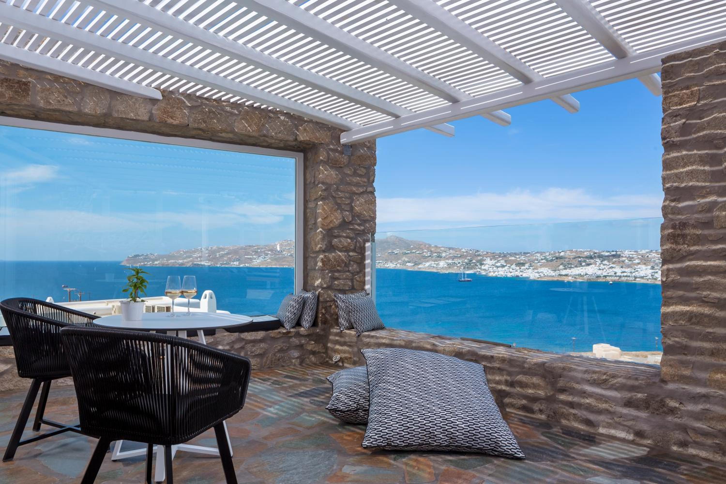 Corner Suite with Sea View with Sharing Pool - Photo 4