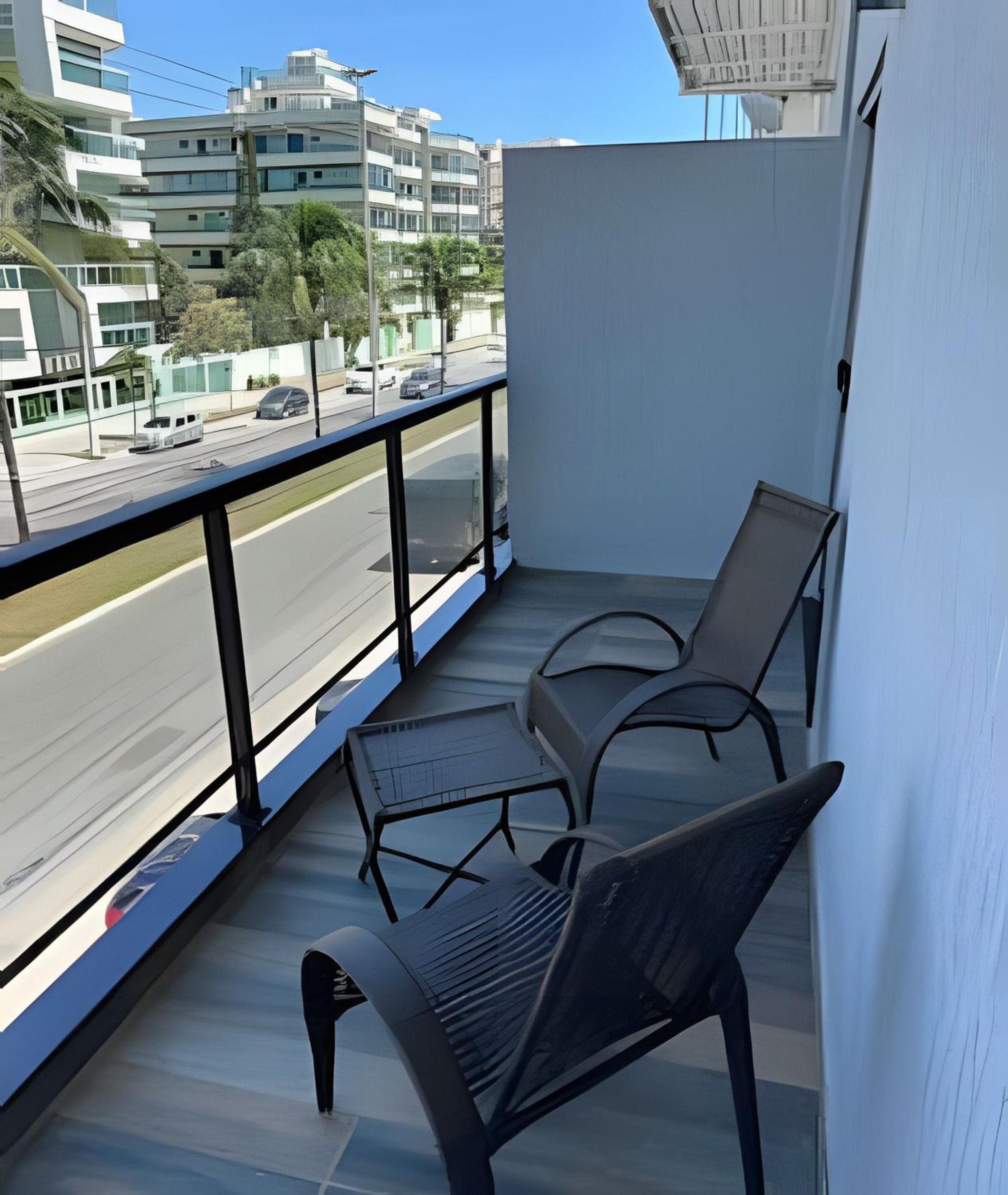 Apartment with Balcony photo 2