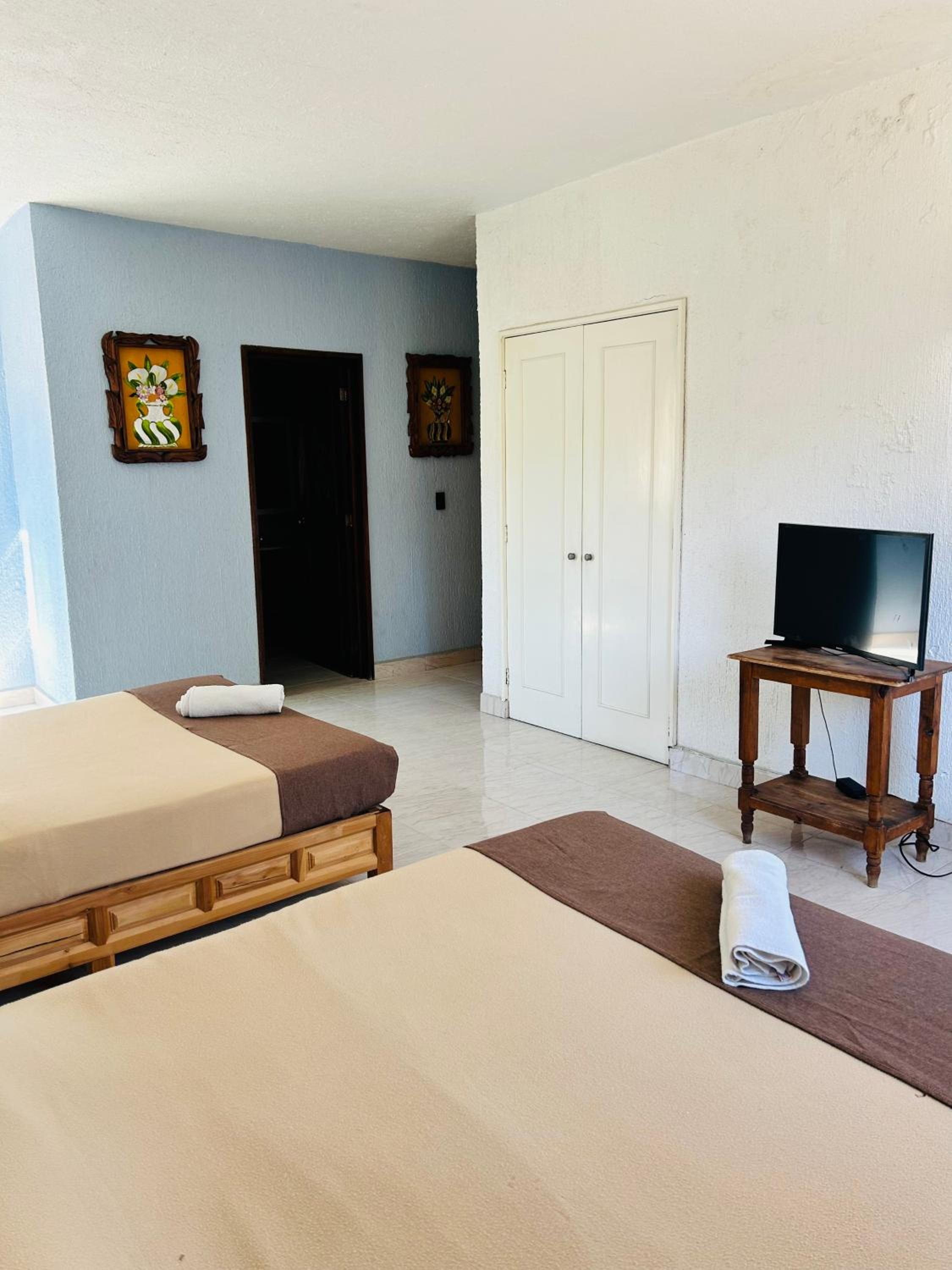 Double Room With Two Double Beds photo 2