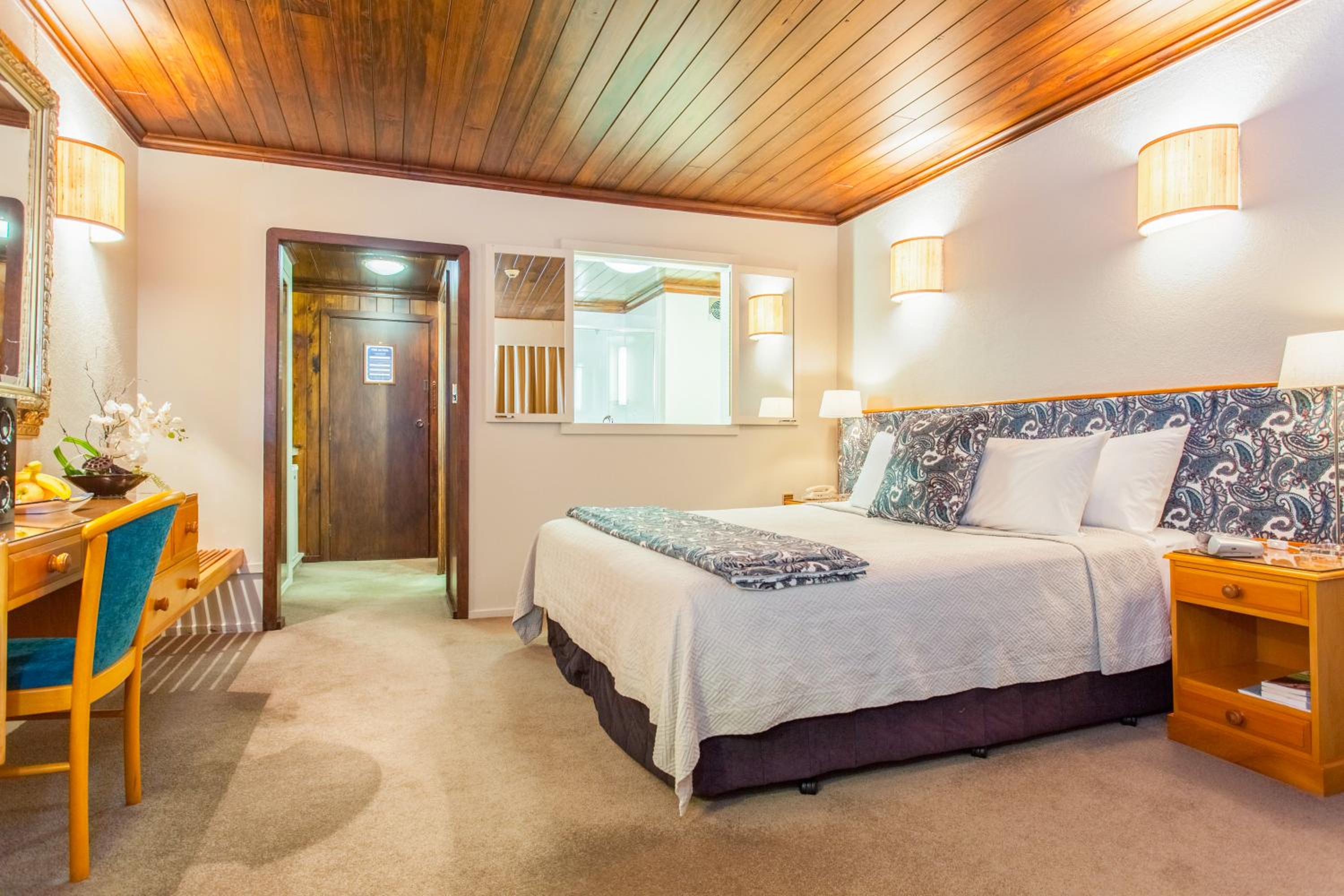 Deluxe Room - Photo 6