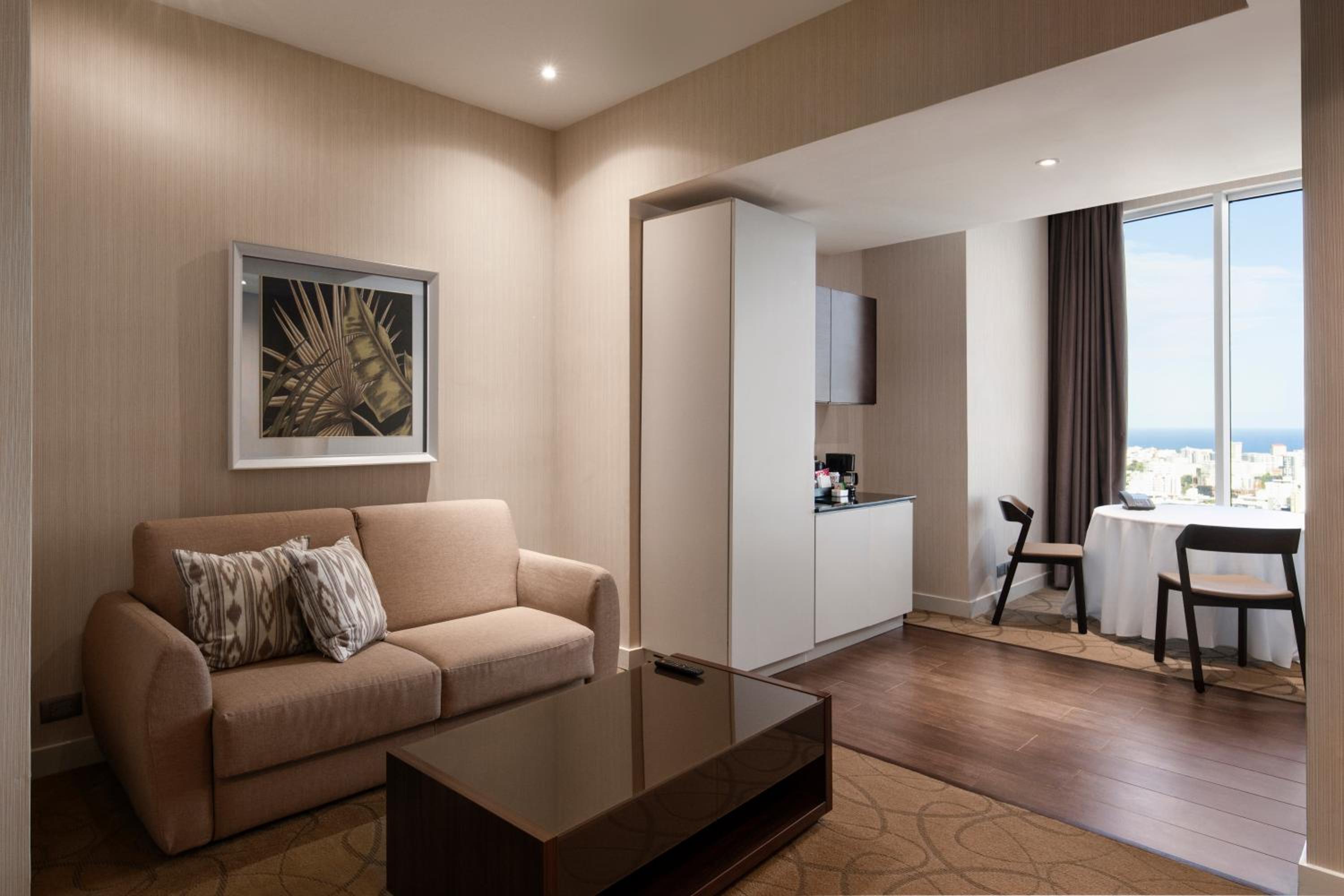 One-Bedroom King Suite with Roll-in Shower - Mobility Accessible