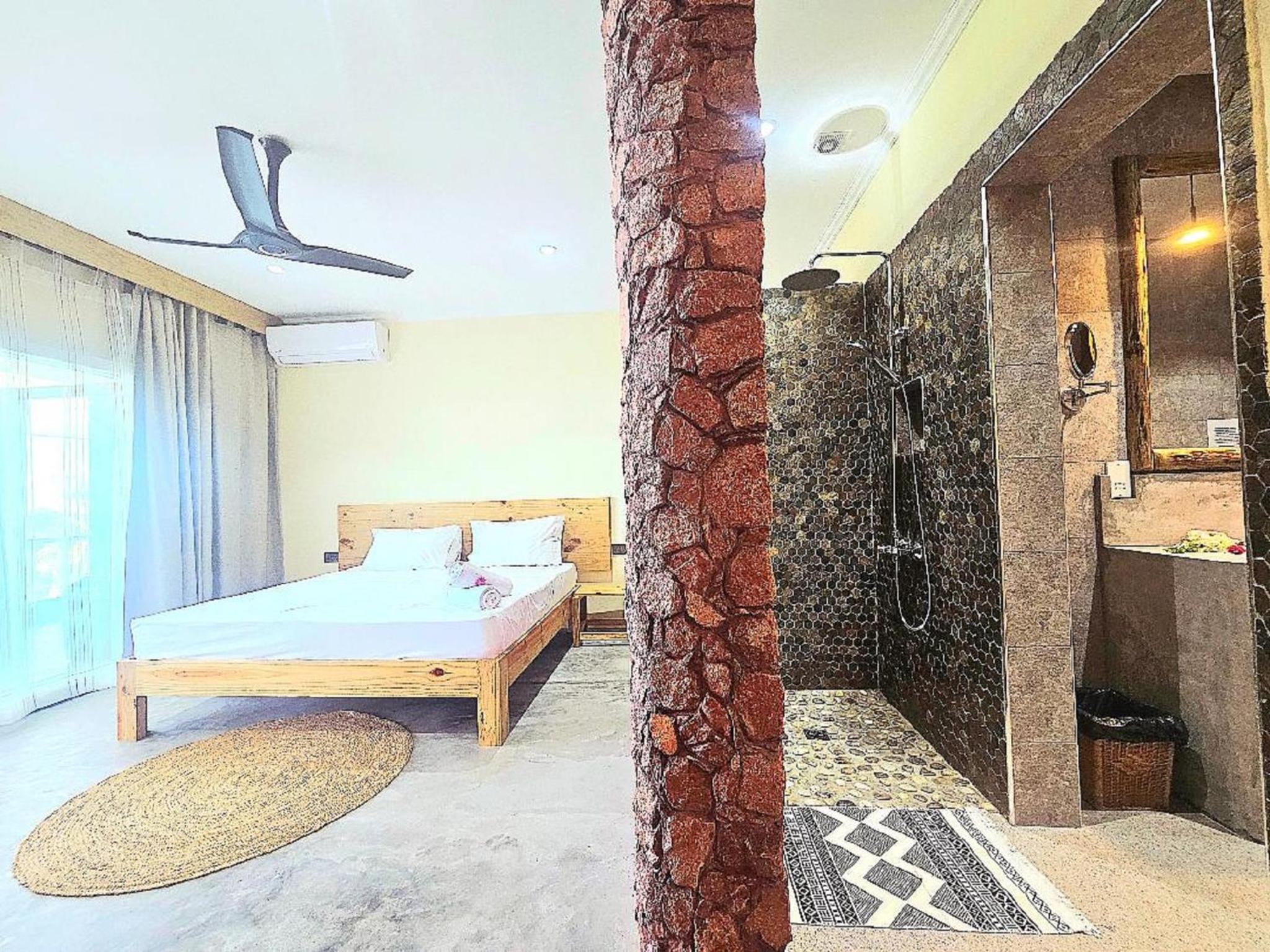 Deluxe Double Room with Sea View photo 3