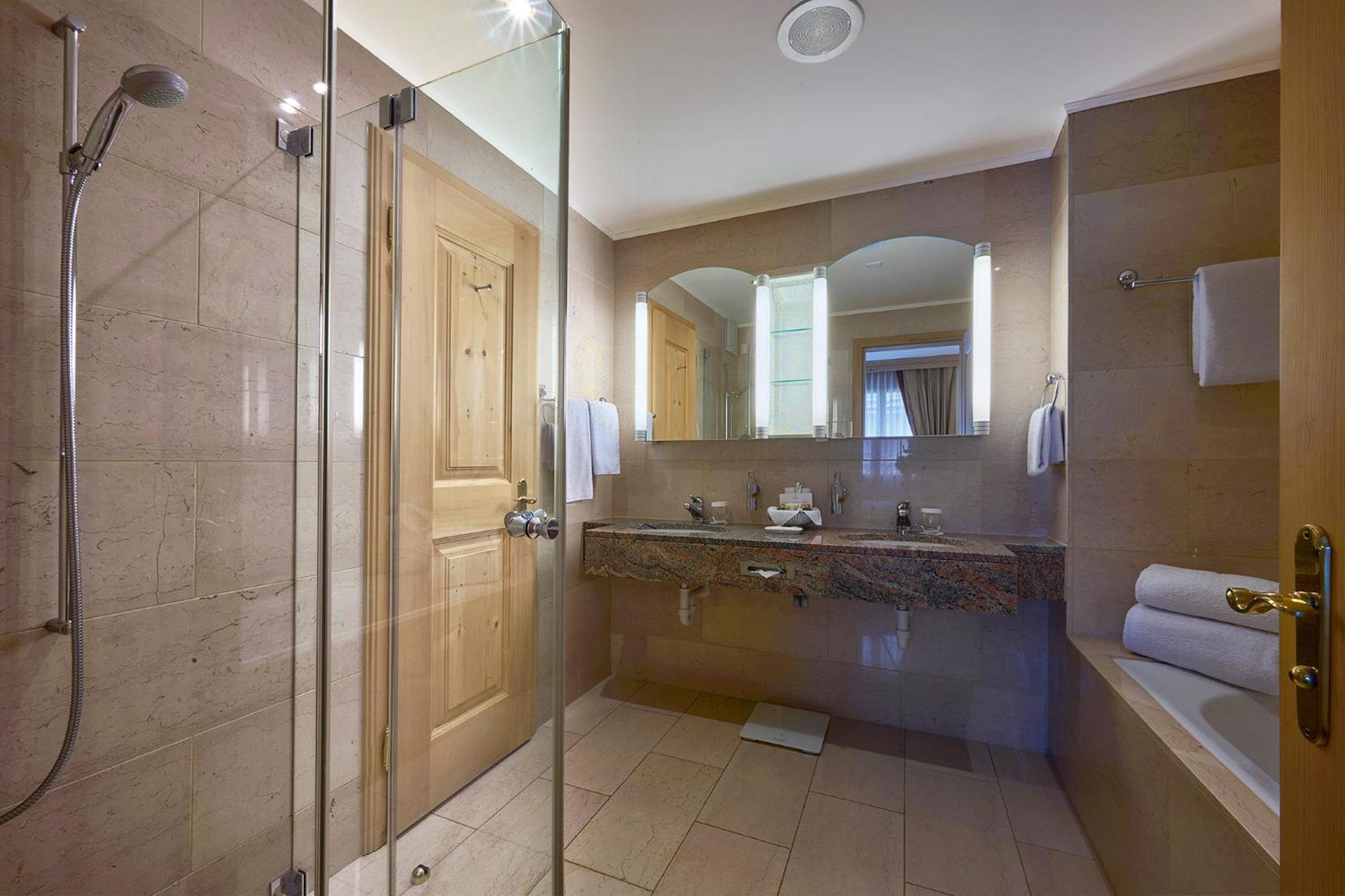 Suite with Balcony - Photo 2