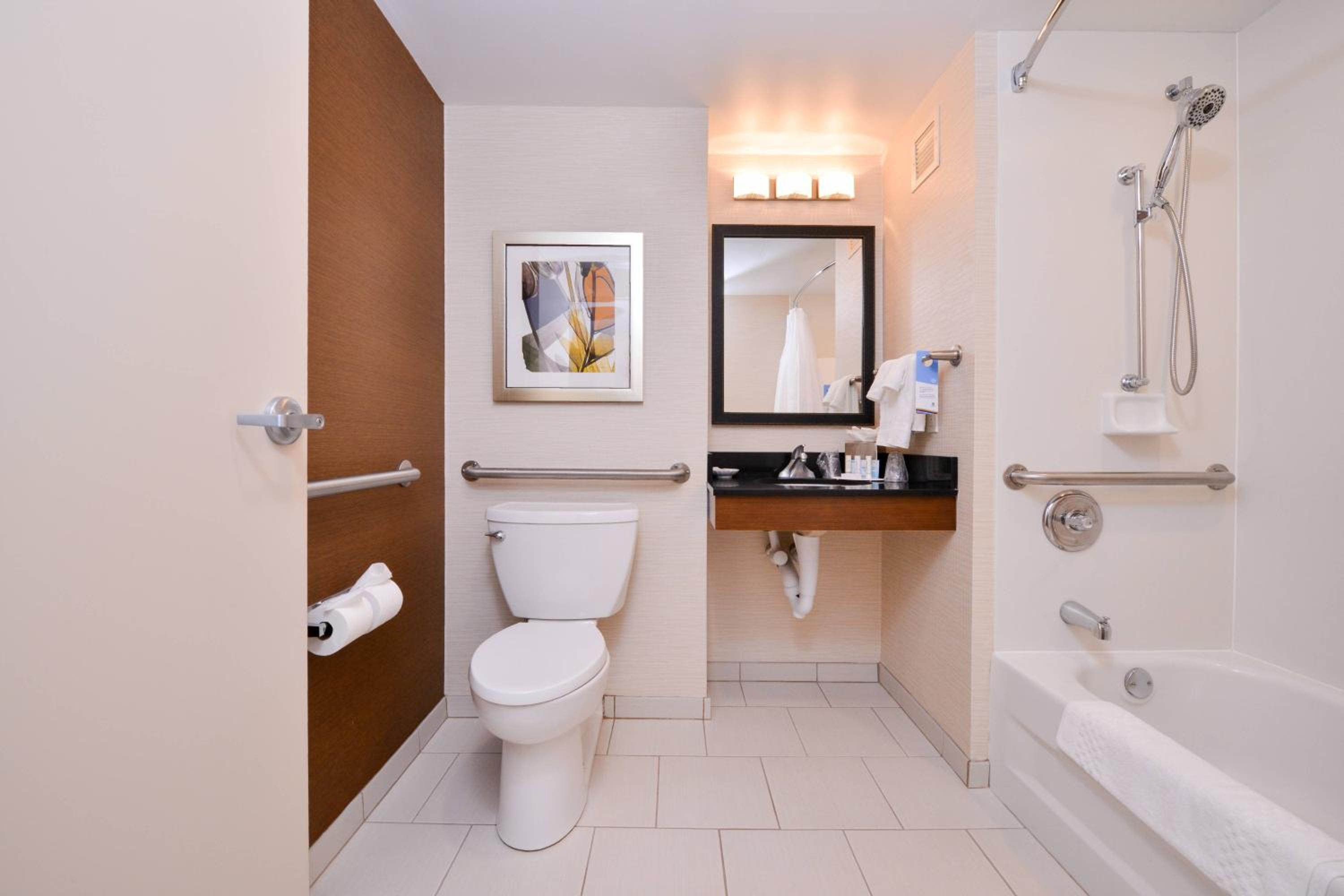 Accessible room, Guest room, 1 Queen