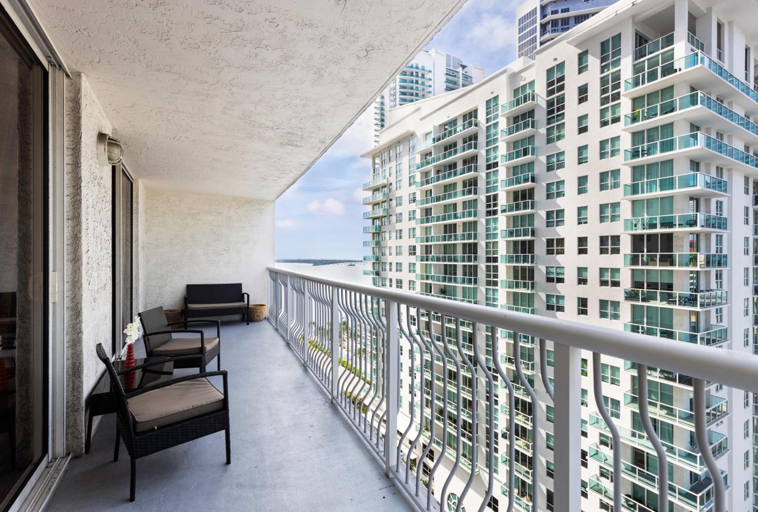 Apartment with Pool View  photo 3