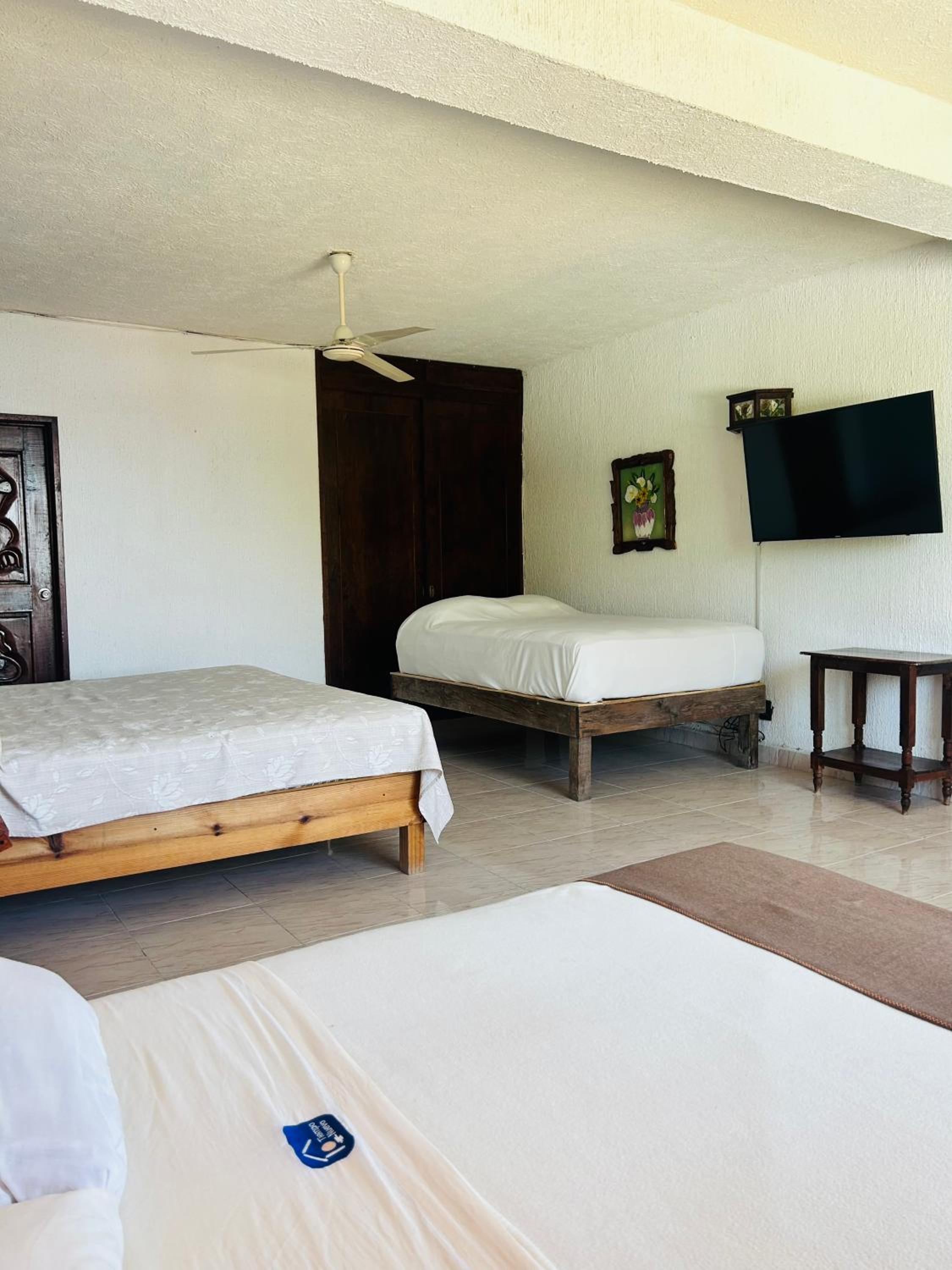 Basic Triple Room photo 2