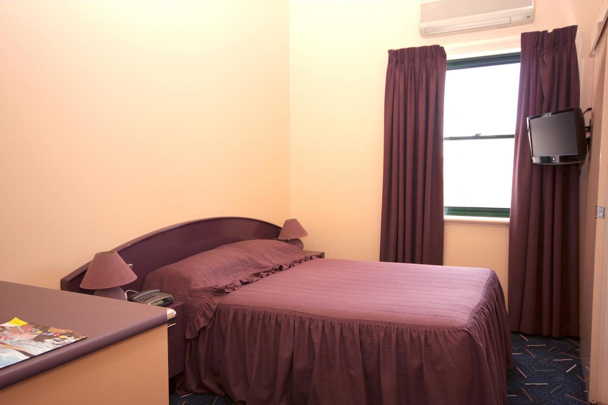 Budget Double Room photo 3