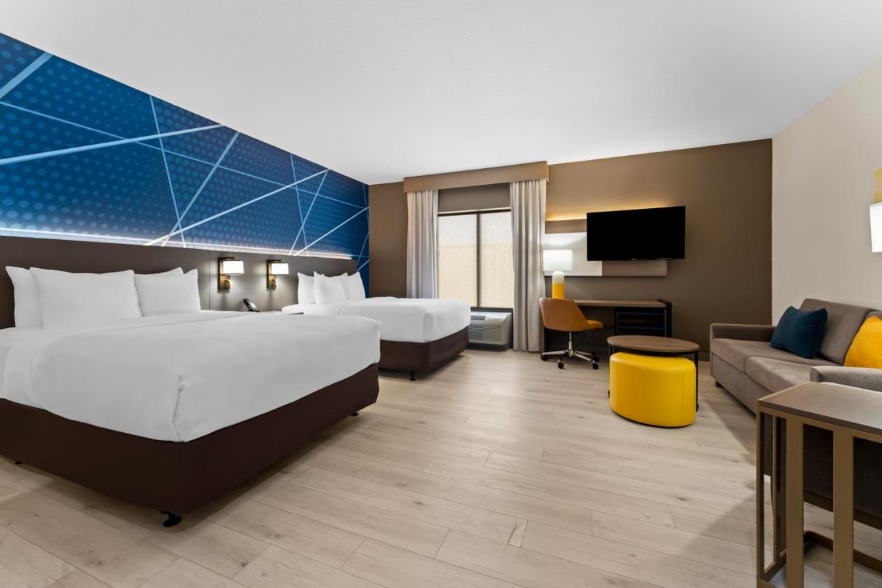 Queen Suite with Two Queen Beds - Accessible/Non-Smoking photo 1