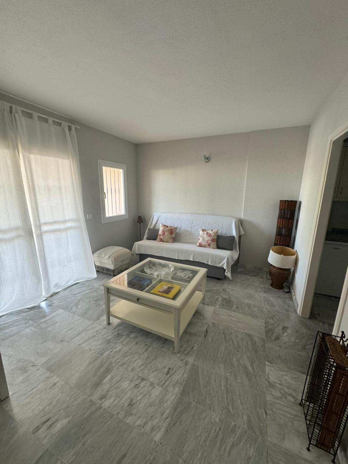Apartamento de una habitación con balcón