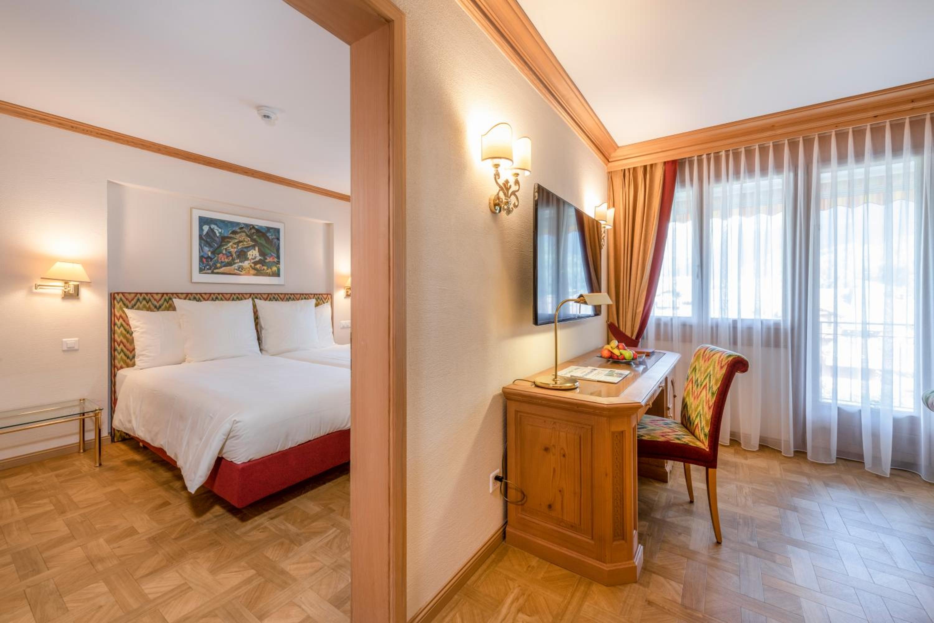 Junior Suite with Balcony - Photo 4