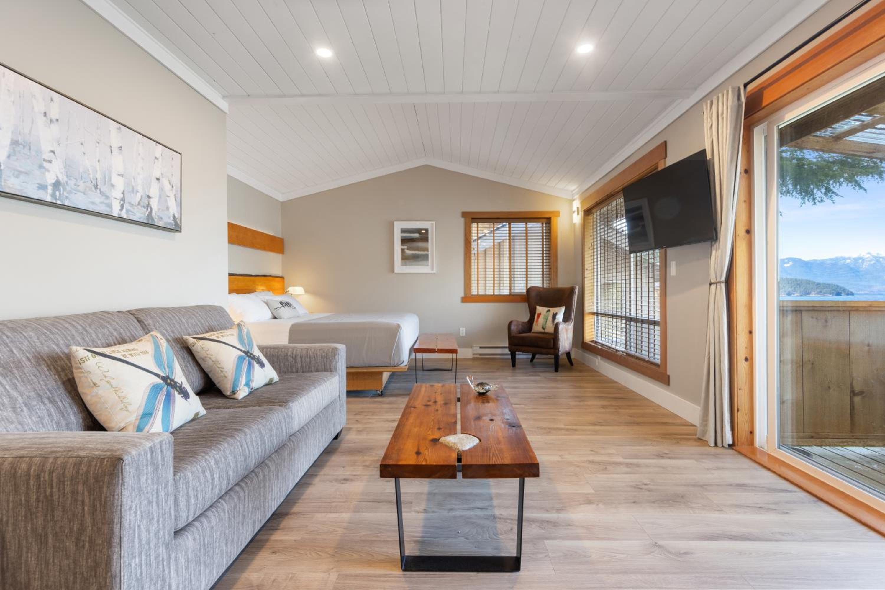 King Suite with Ocean View photo 2