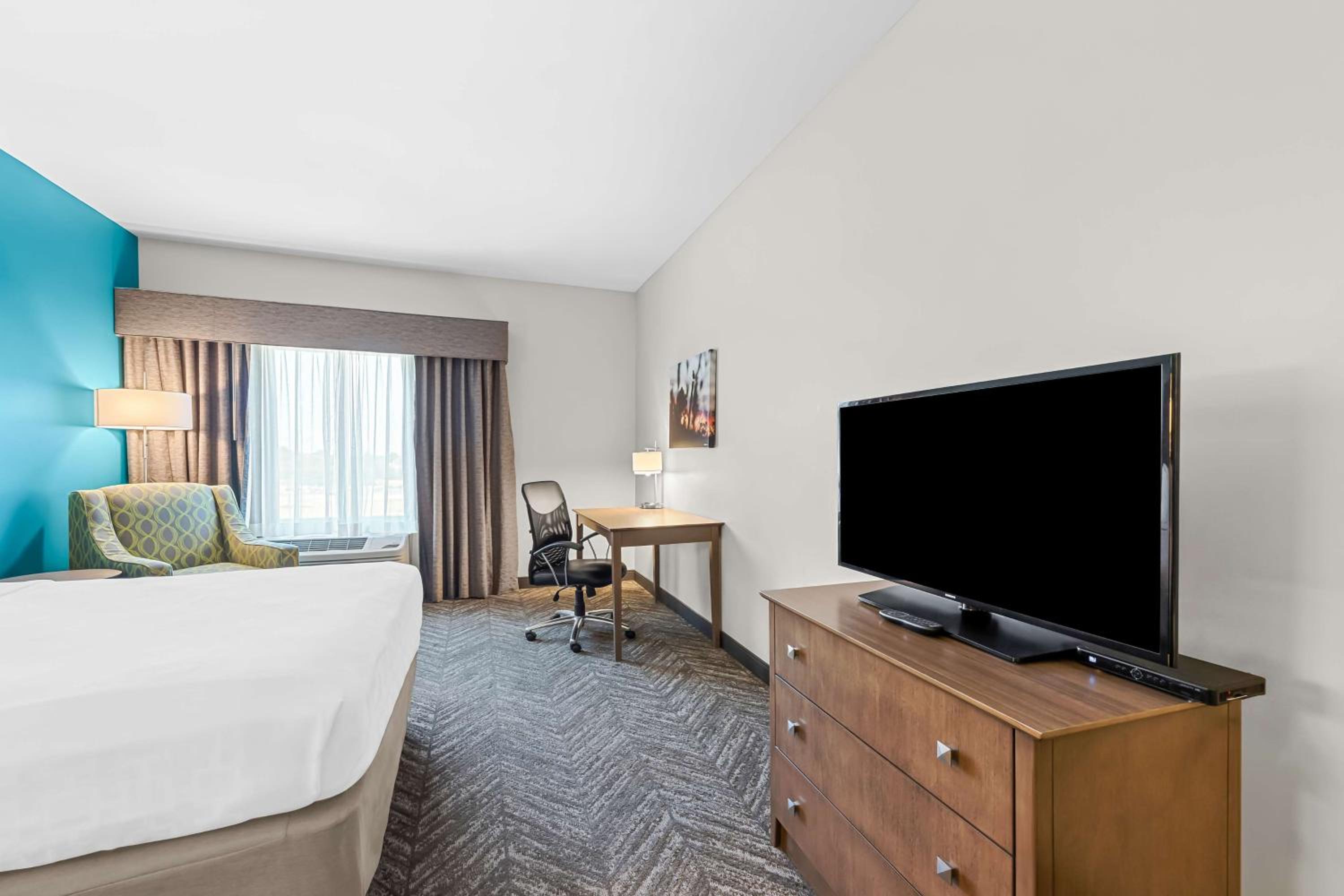 Queen Room with Two Queen Beds photo 2