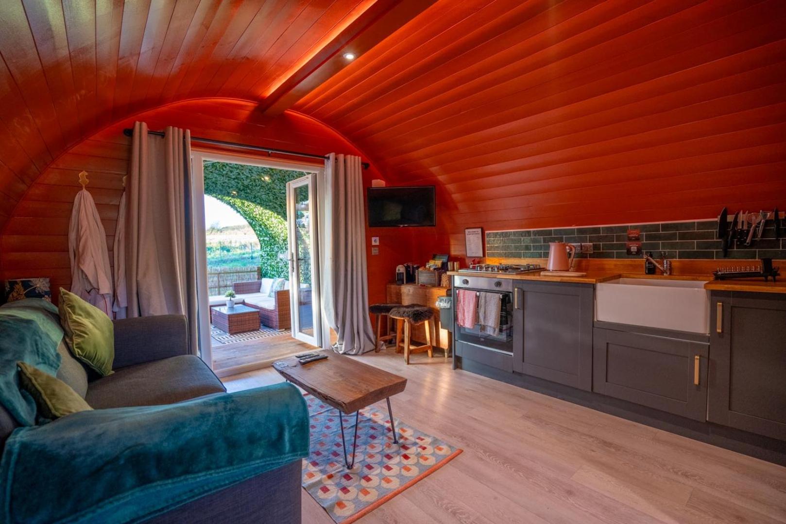 One-Bedroom House photo 1
