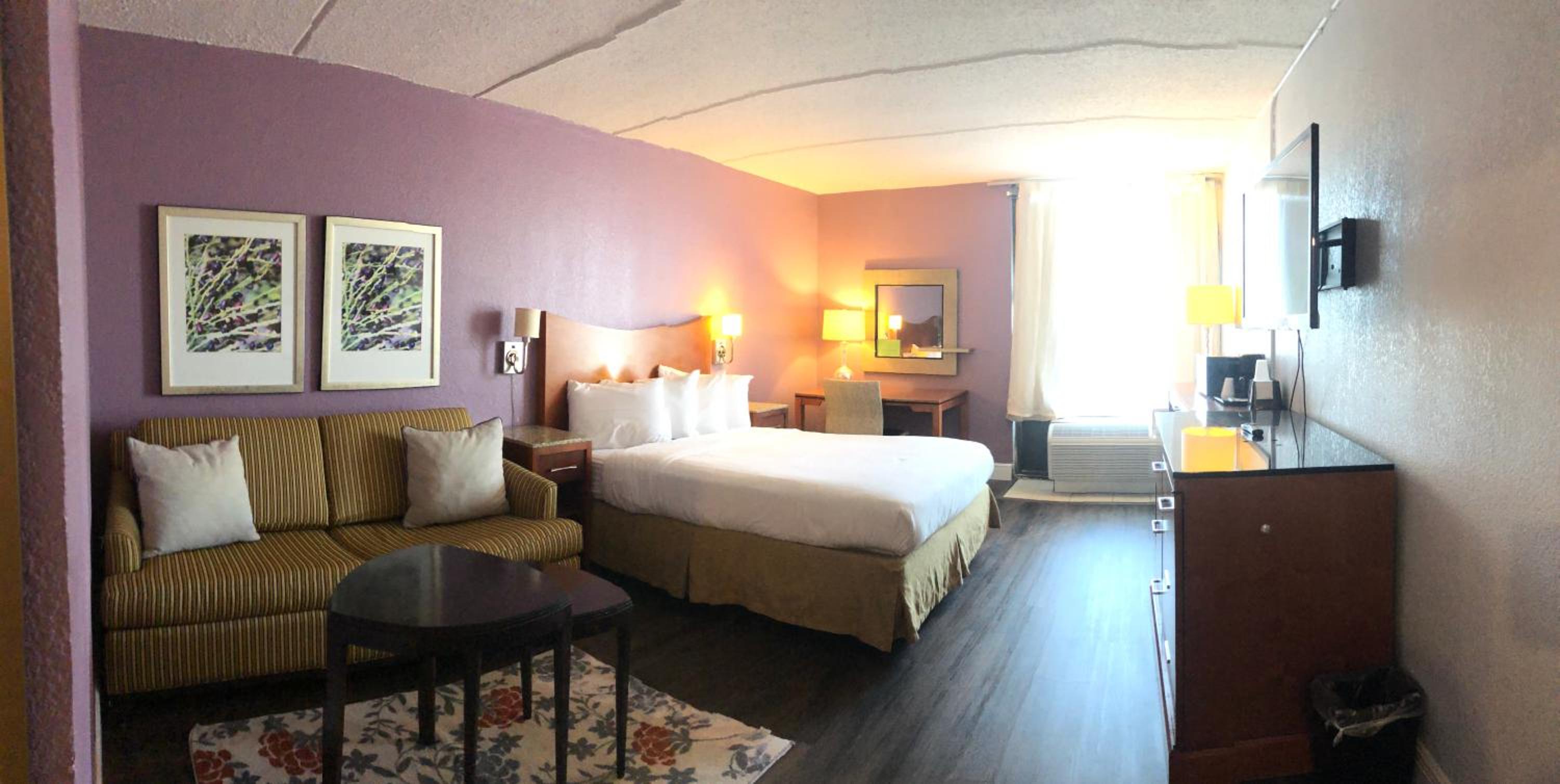 BUSINESS SINGLE BED WITH SITTING AREA Non-Smoking
