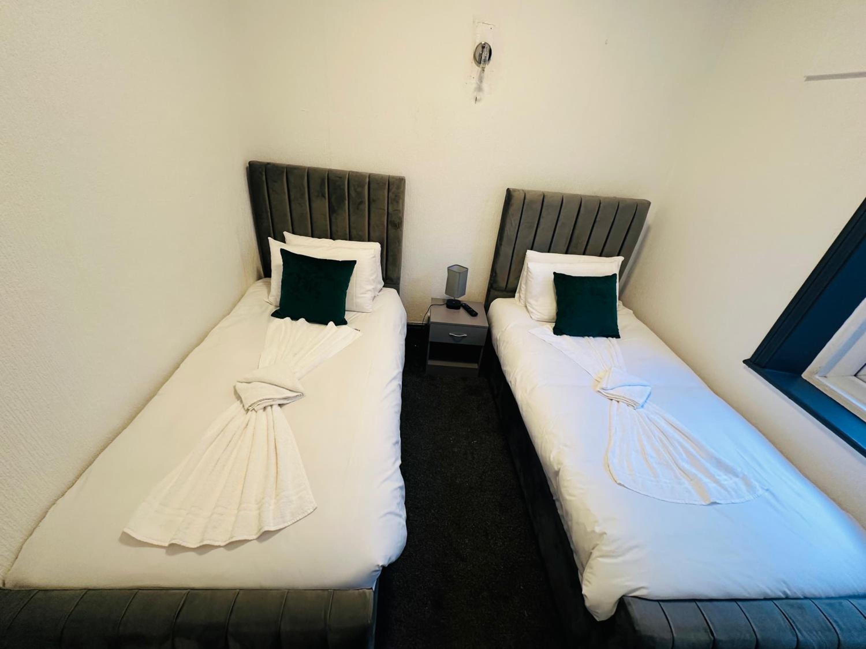 Twin Room - Photo 1