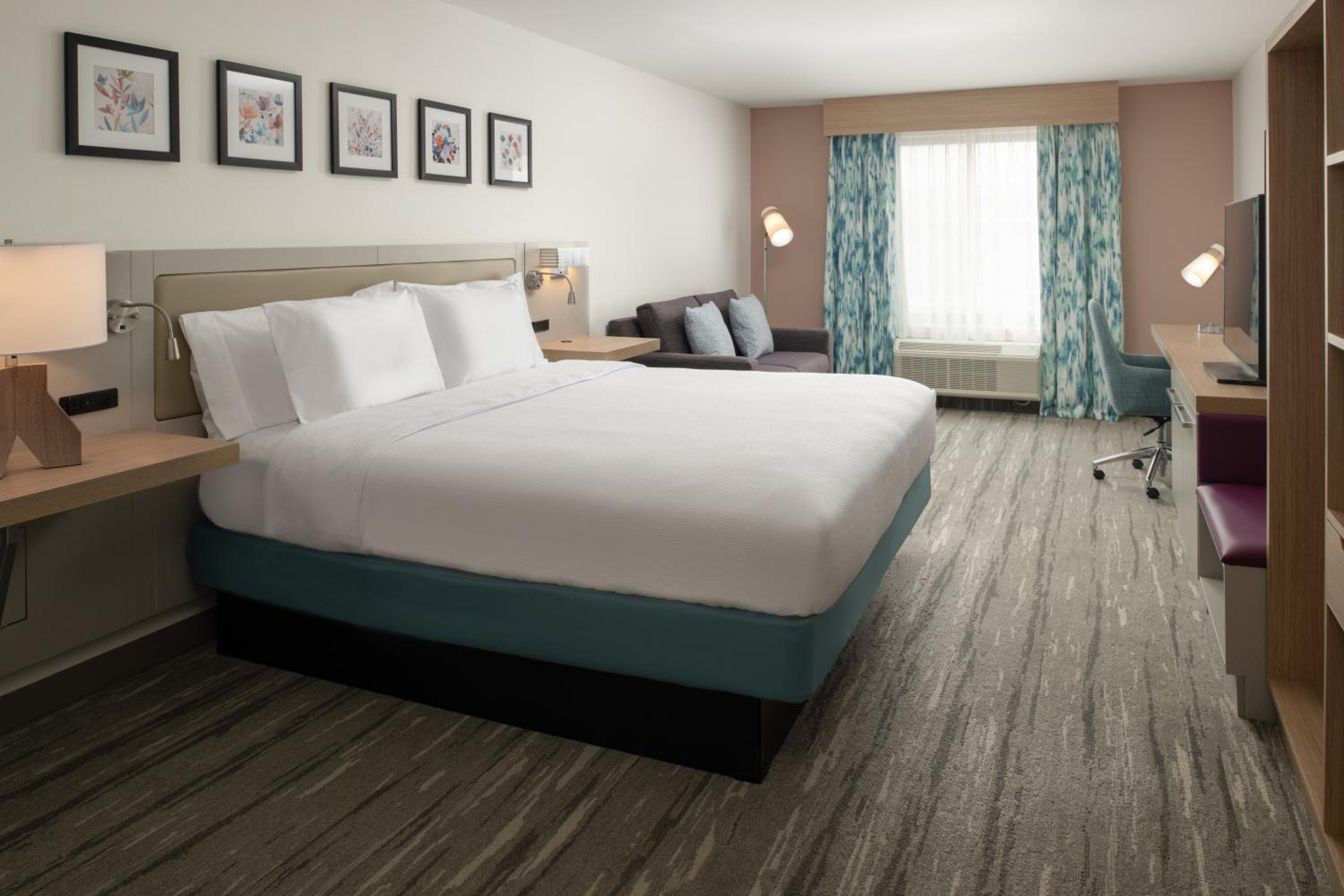 King Room with Sofa Bed and Roll-in Shower - Mobility Accessible photo 1