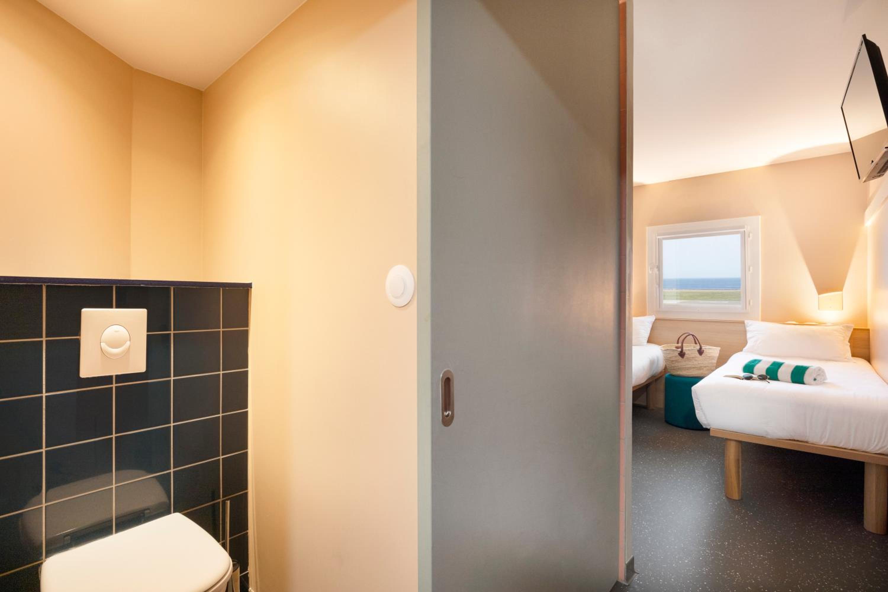 POP Twin Room - Photo 12