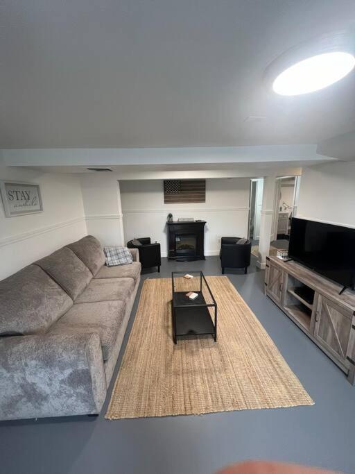 Six-Bedroom House photo 1