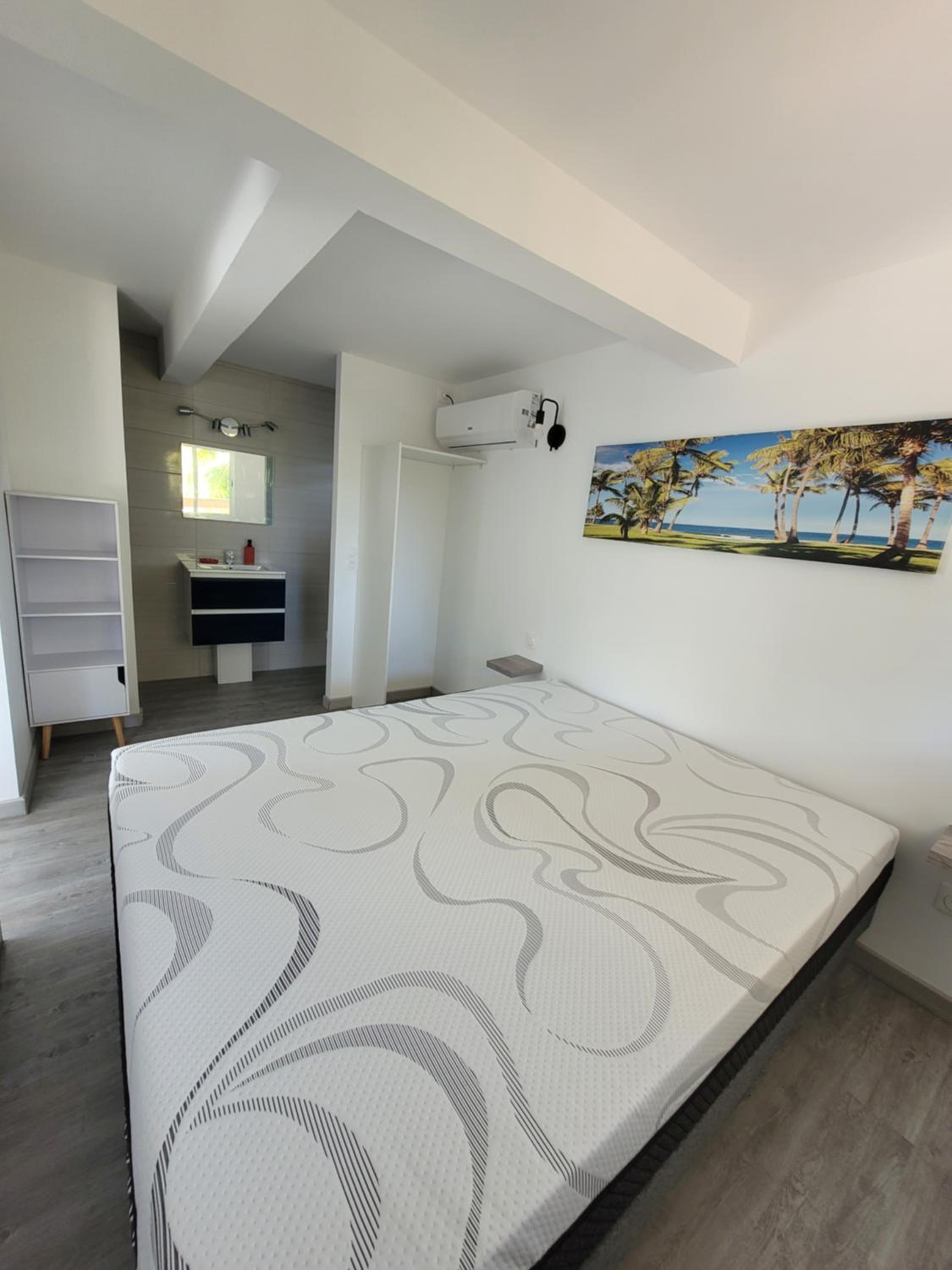 One-Bedroom Apartment with Terrace photo 1