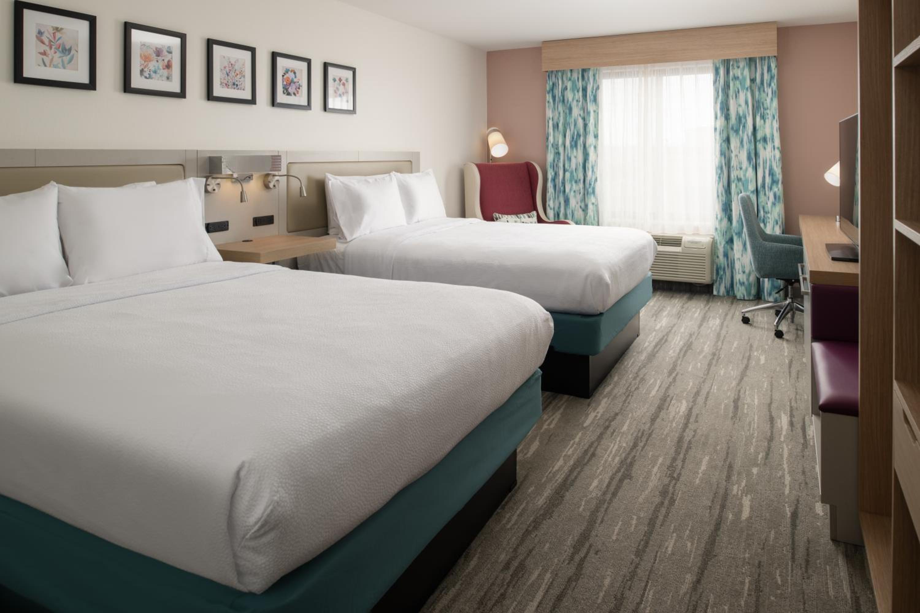Queen Room with Two Queen Beds - Hearing Access photo 1