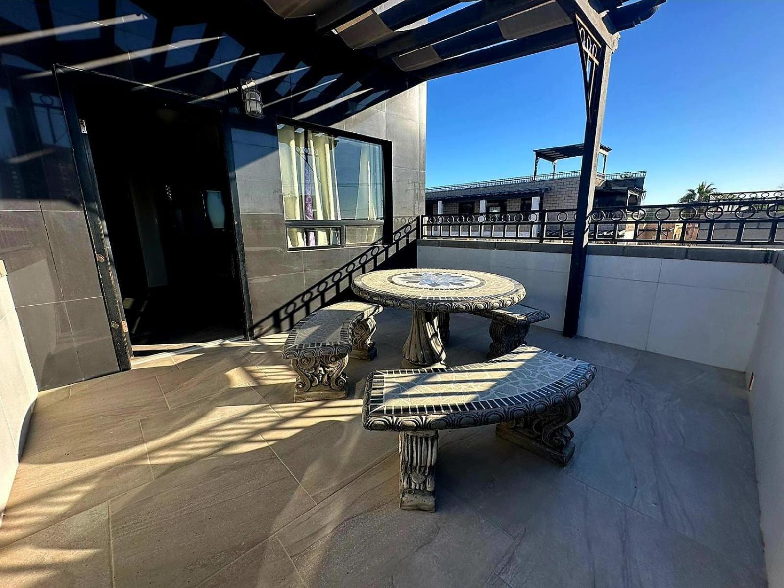 King Suite with Balcony - Photo 3