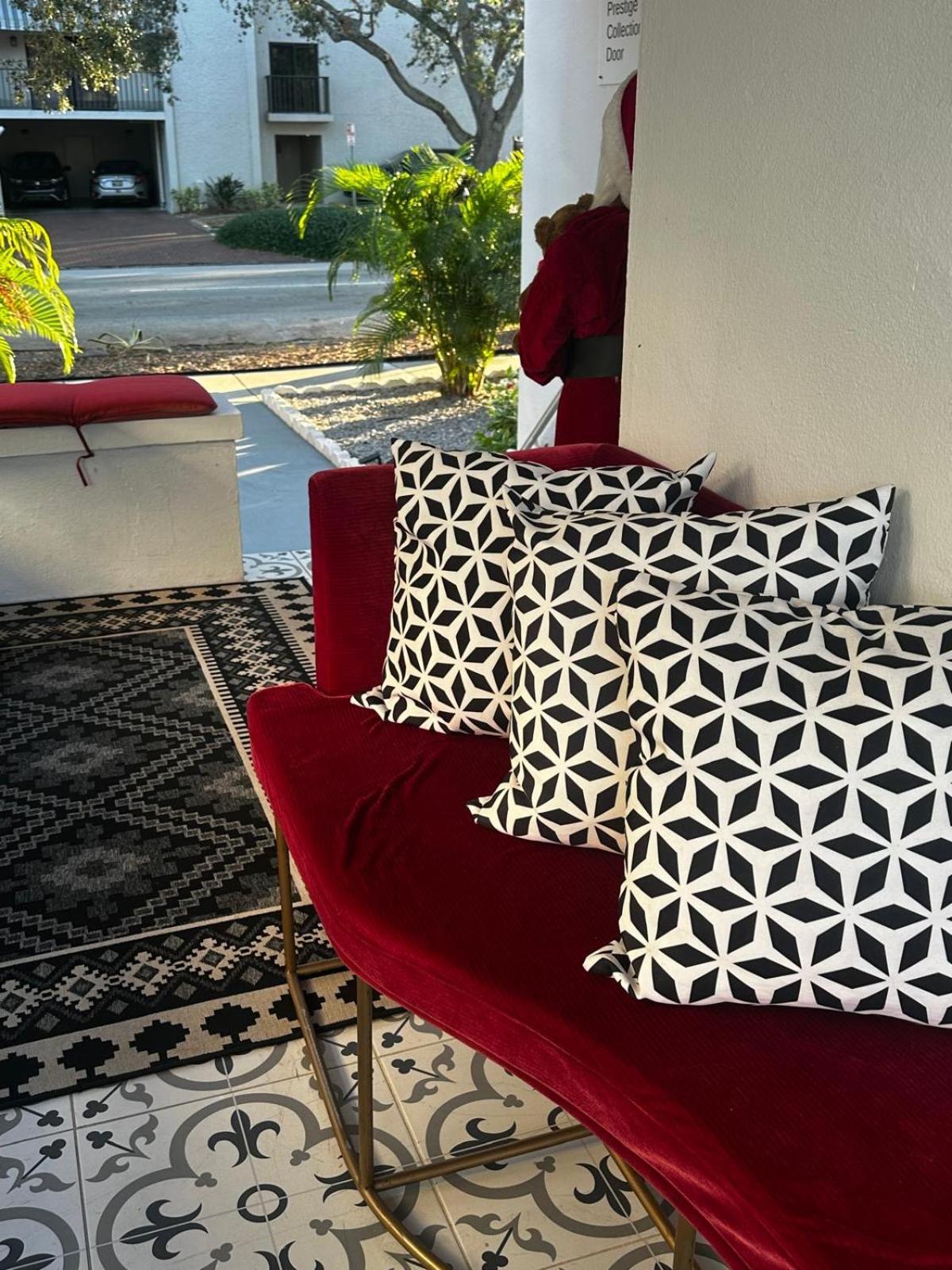 Deluxe King Suite - Photo 27