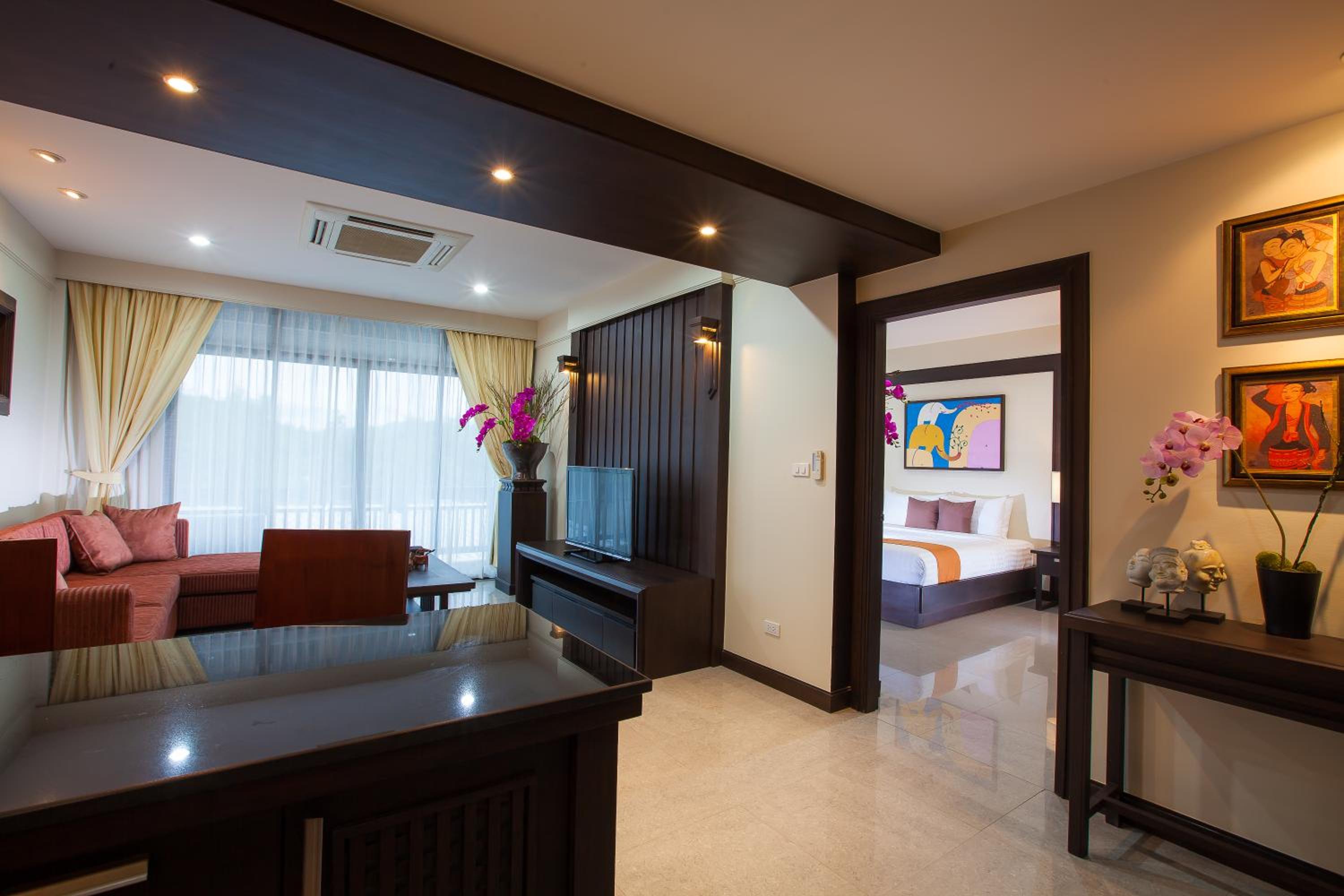 Empire Suite - Photo 4