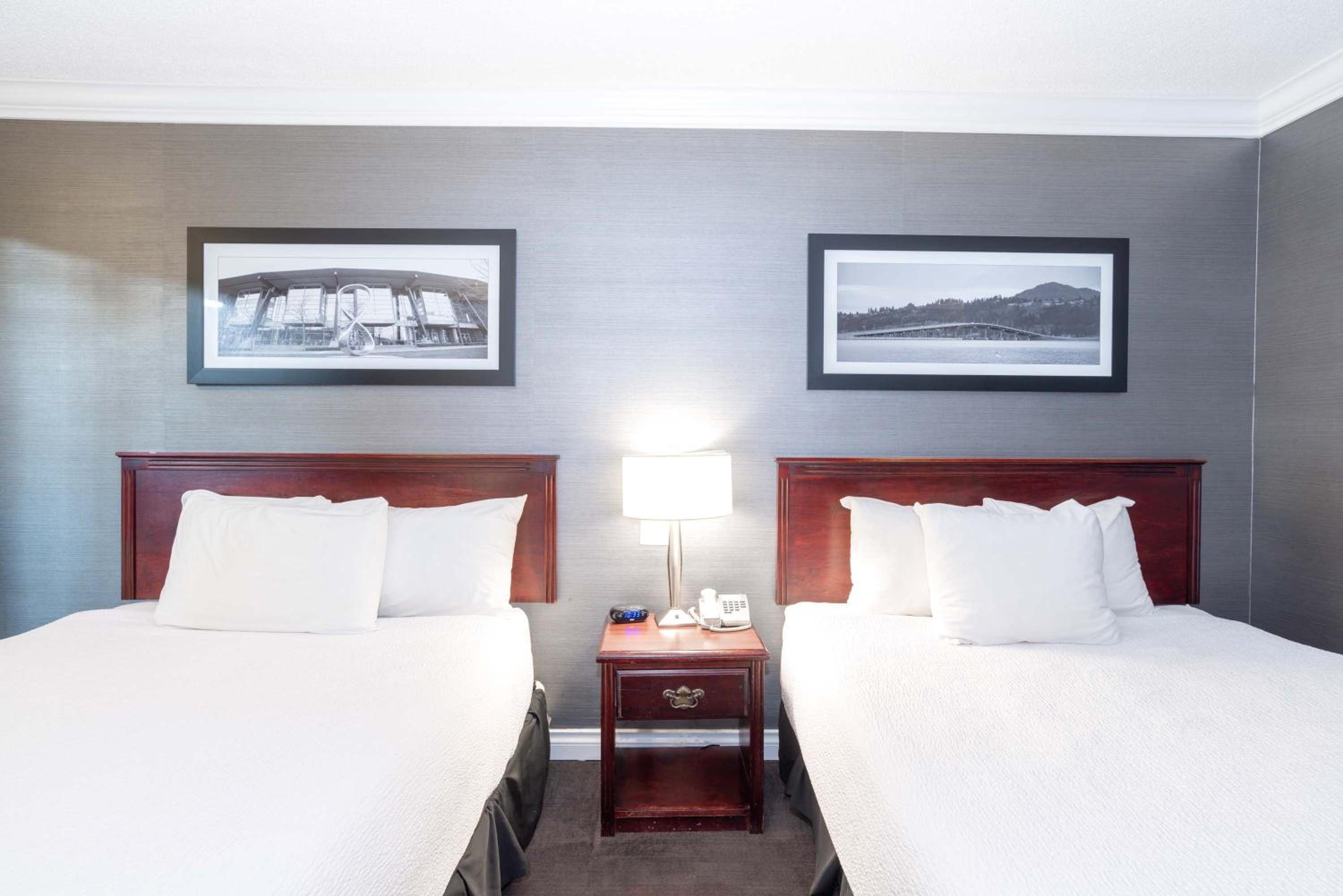 Standard Room, 2 Queen Beds, Atrium Building - Photo 2