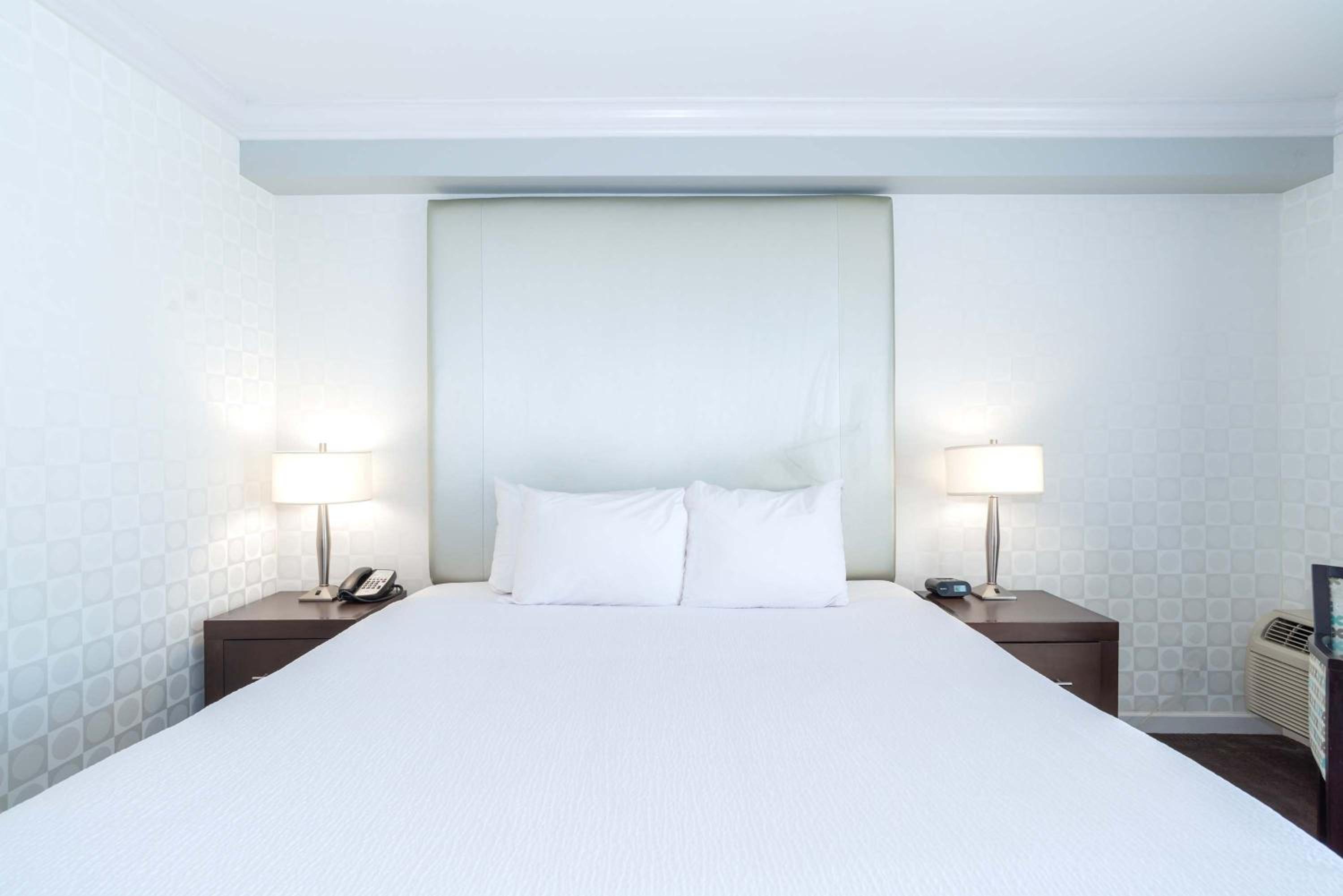 Tower Room, 1 King Bed - Photo 3