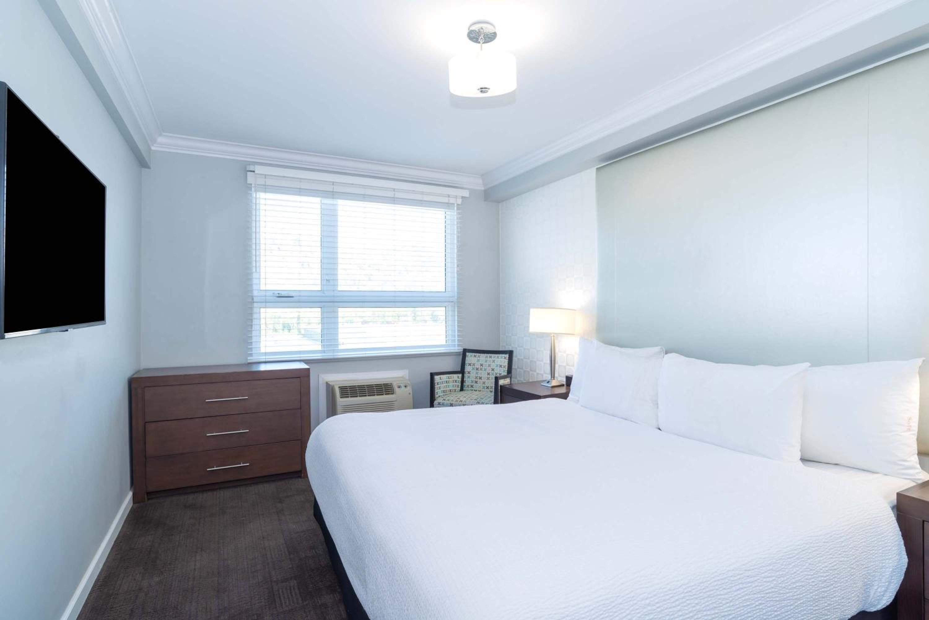 Tower Suite, 1 King Bed, Kitchenette, Balcony, View - Photo 1