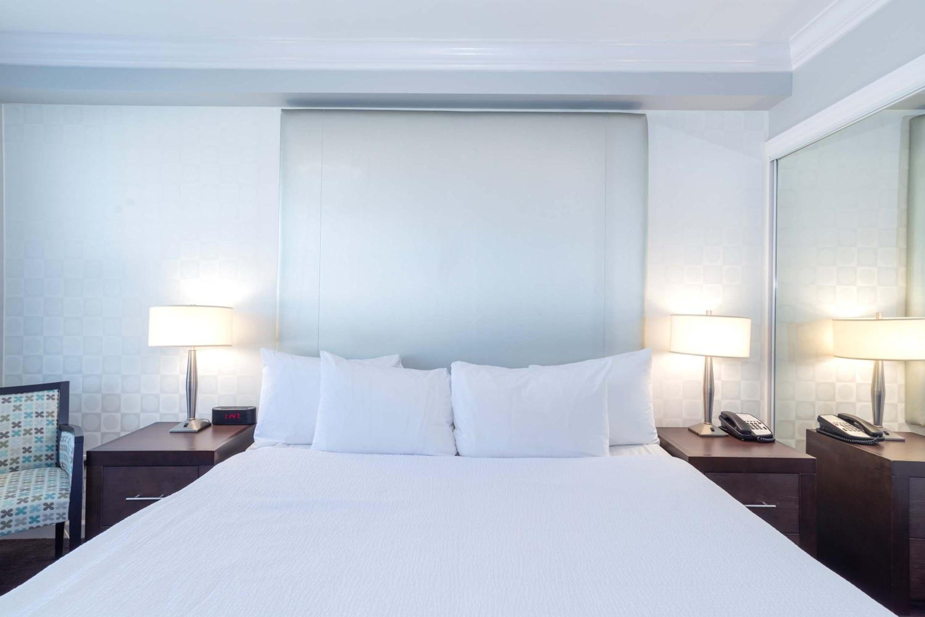 Tower Suite, 1 King Bed, Kitchenette, Balcony, View - Photo 7