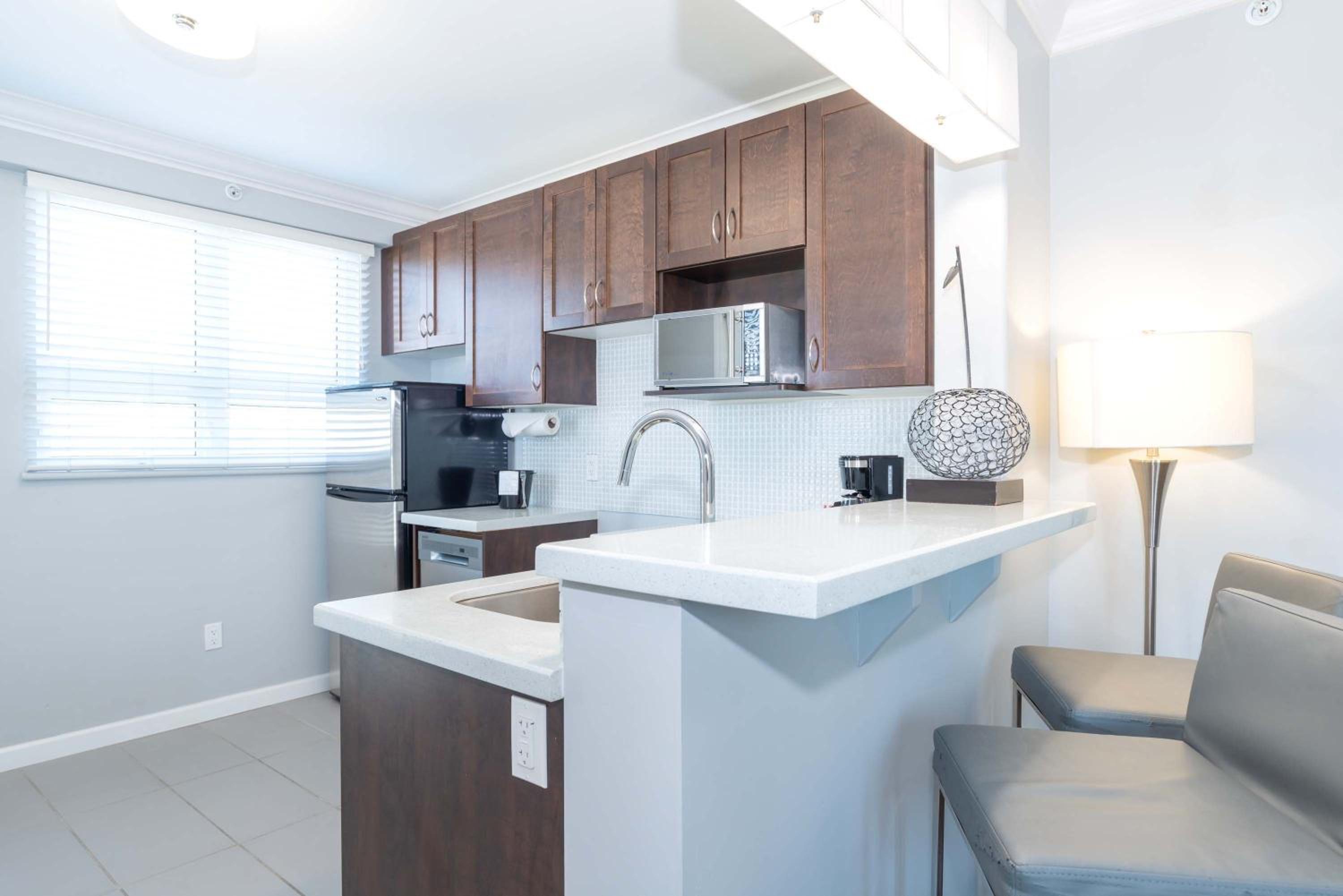 Tower Suite, 1 King Bed, Kitchenette, Balcony, View - Photo 4
